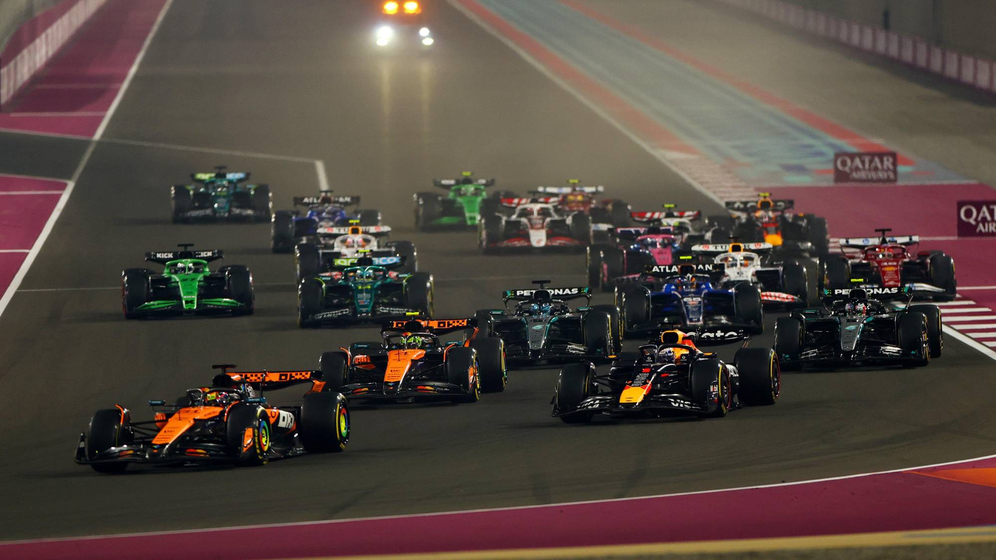 $!Verstappen gana en Qatar y aprieta la lucha por el título de Fórmula 1