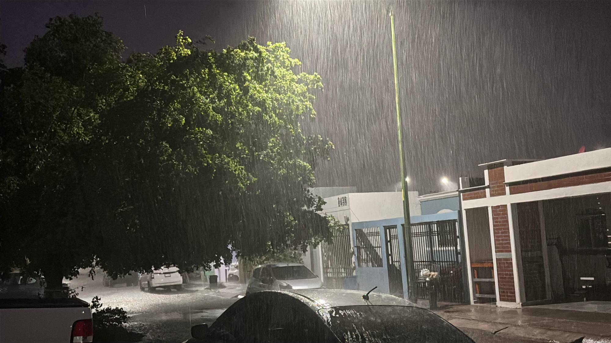 $!Registra Culiacán fuerte lluvia durante la noche de este domingo