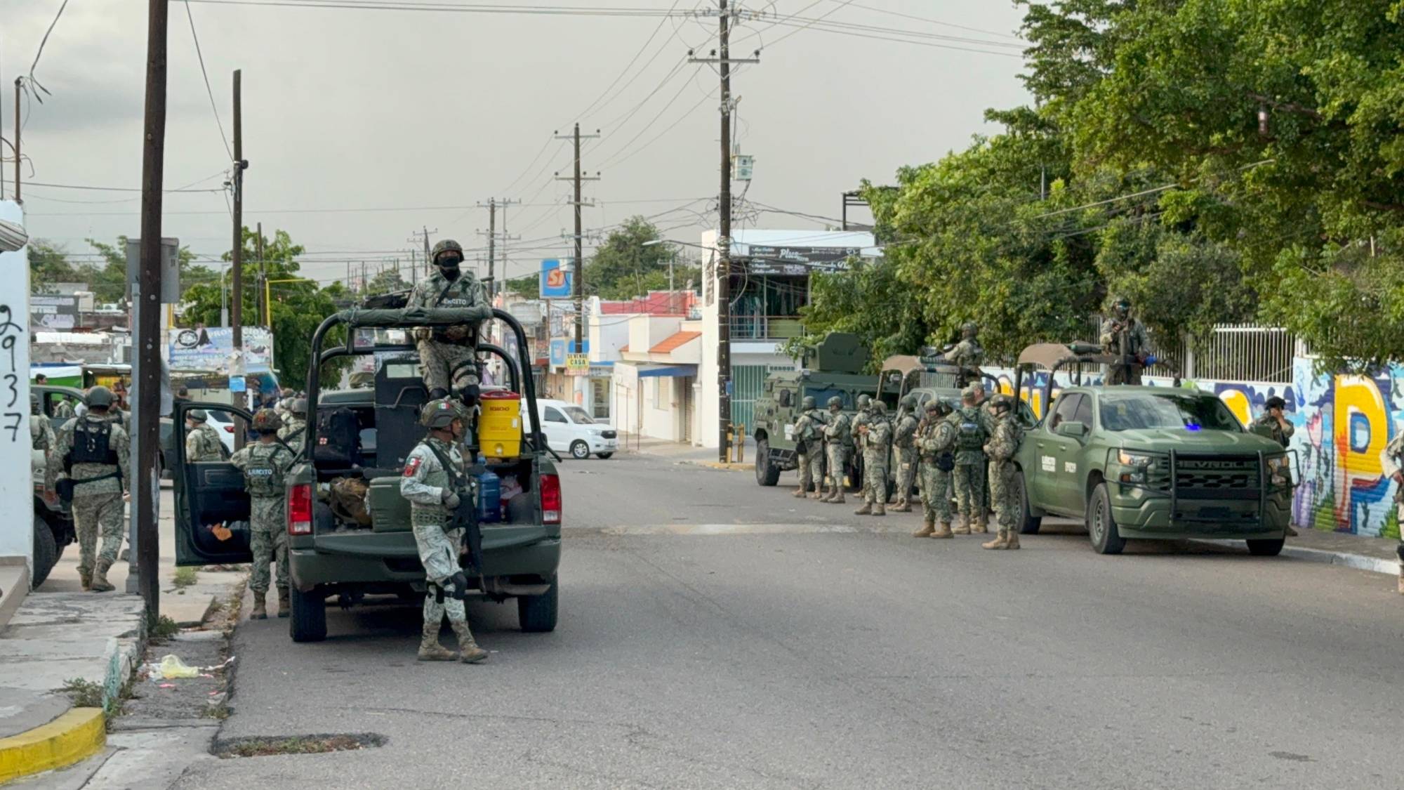 $!Hieren de bala a un hombre frente a ferretería de la Lázaro Cárdenas, en Culiacán; se lo llevaron a un hospital