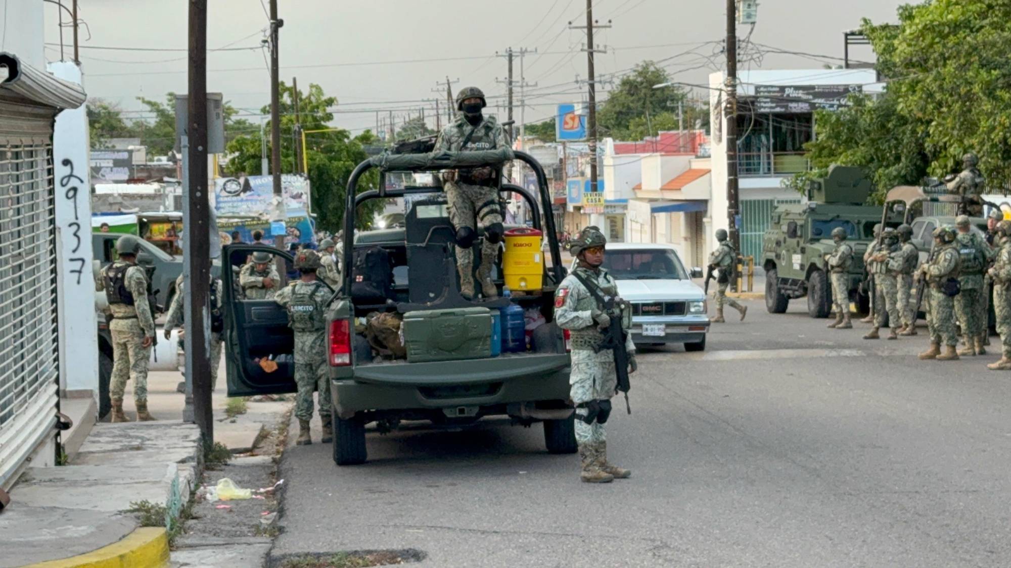 $!Hieren de bala a un hombre frente a ferretería de la Lázaro Cárdenas, en Culiacán; se lo llevaron a un hospital