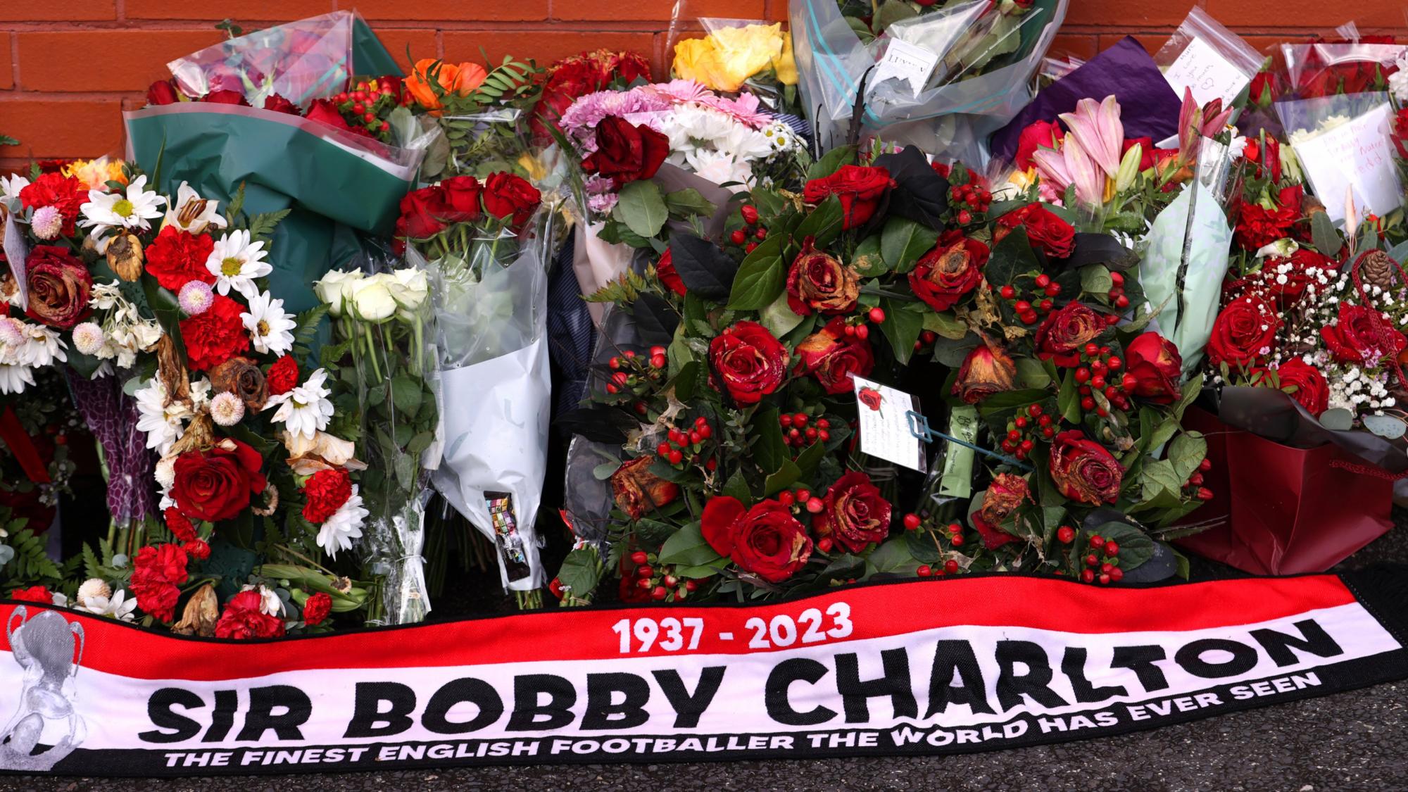 $!Mánchester despide a Bobby Charlton en su funeral