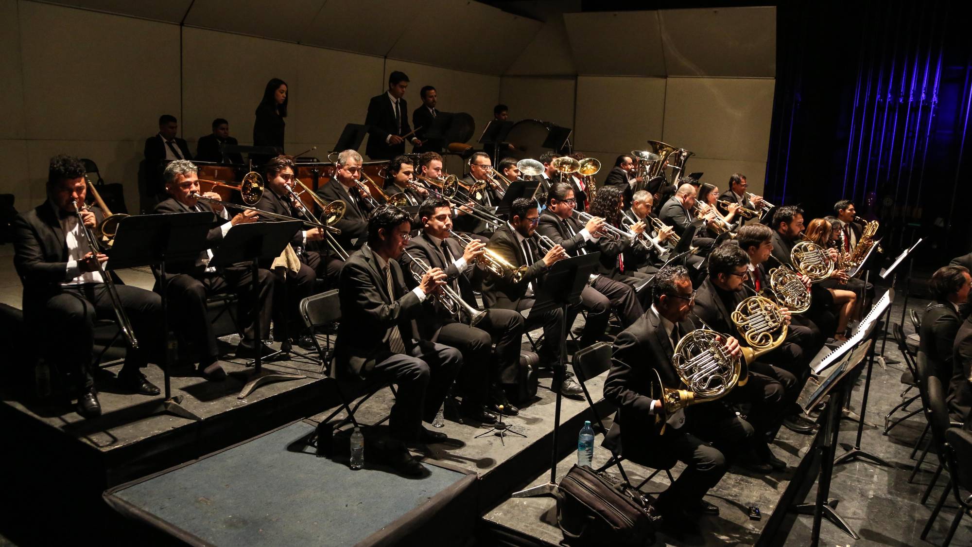 $!El concierto abrió con piezas de moda de sus primeros años.