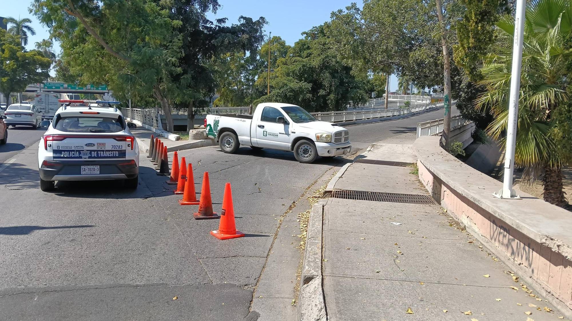 $!Restringen el paso vehicular en la Calzada José Limón y Puente Almada por bacheo; tome rutas alternas