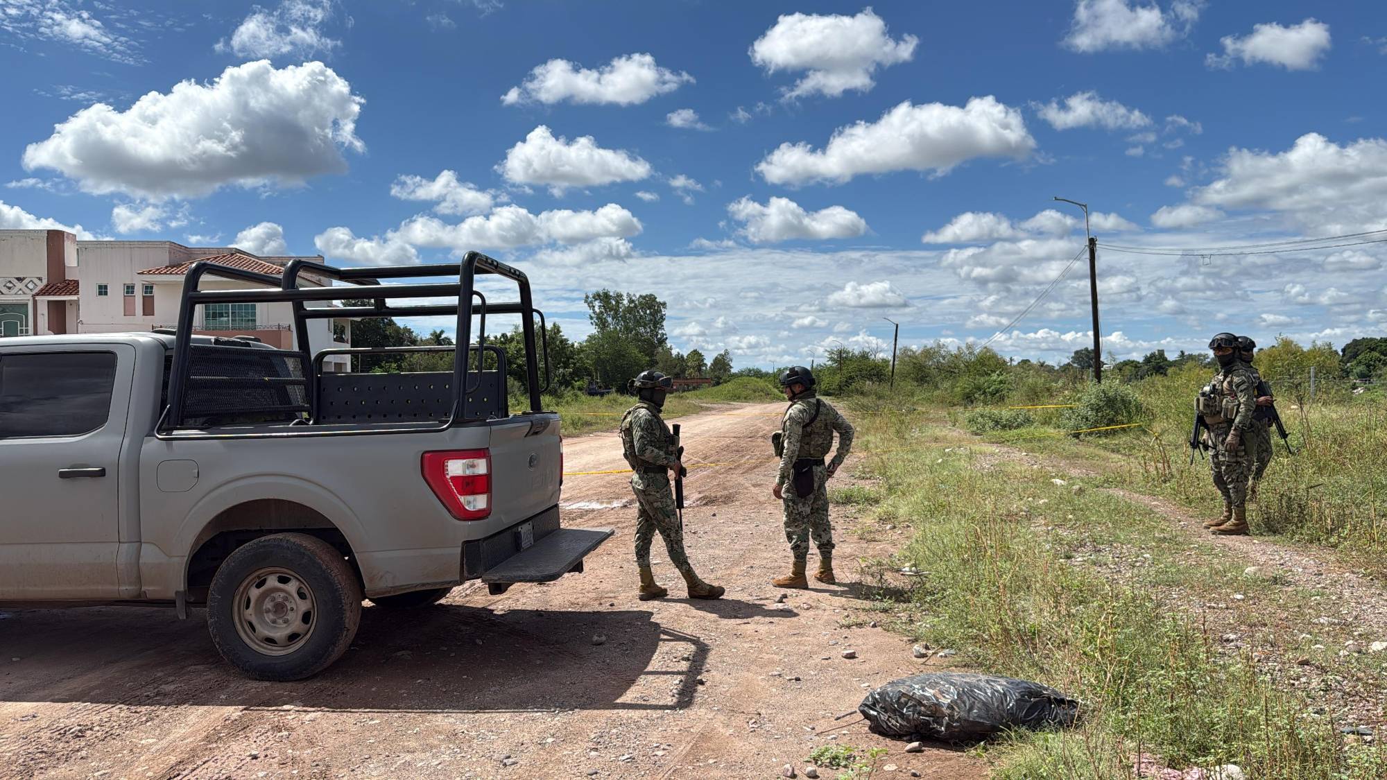$!Hallan un hombre asesinado atrás de las instalaciones del Congreso del Estado, en Culiacán