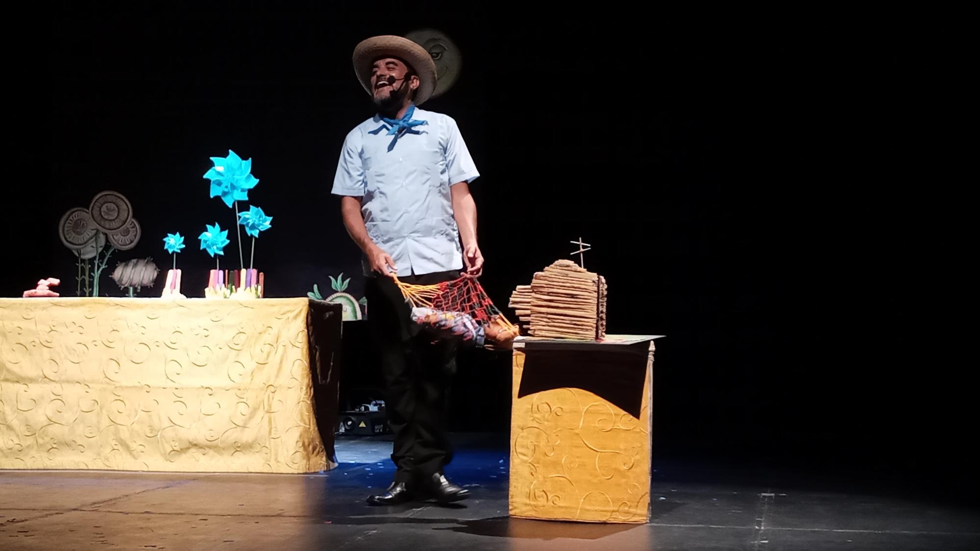 $!Aborda el monólogo ‘La verdadera historia de los tres cochinitos’, el fenómeno de la migración