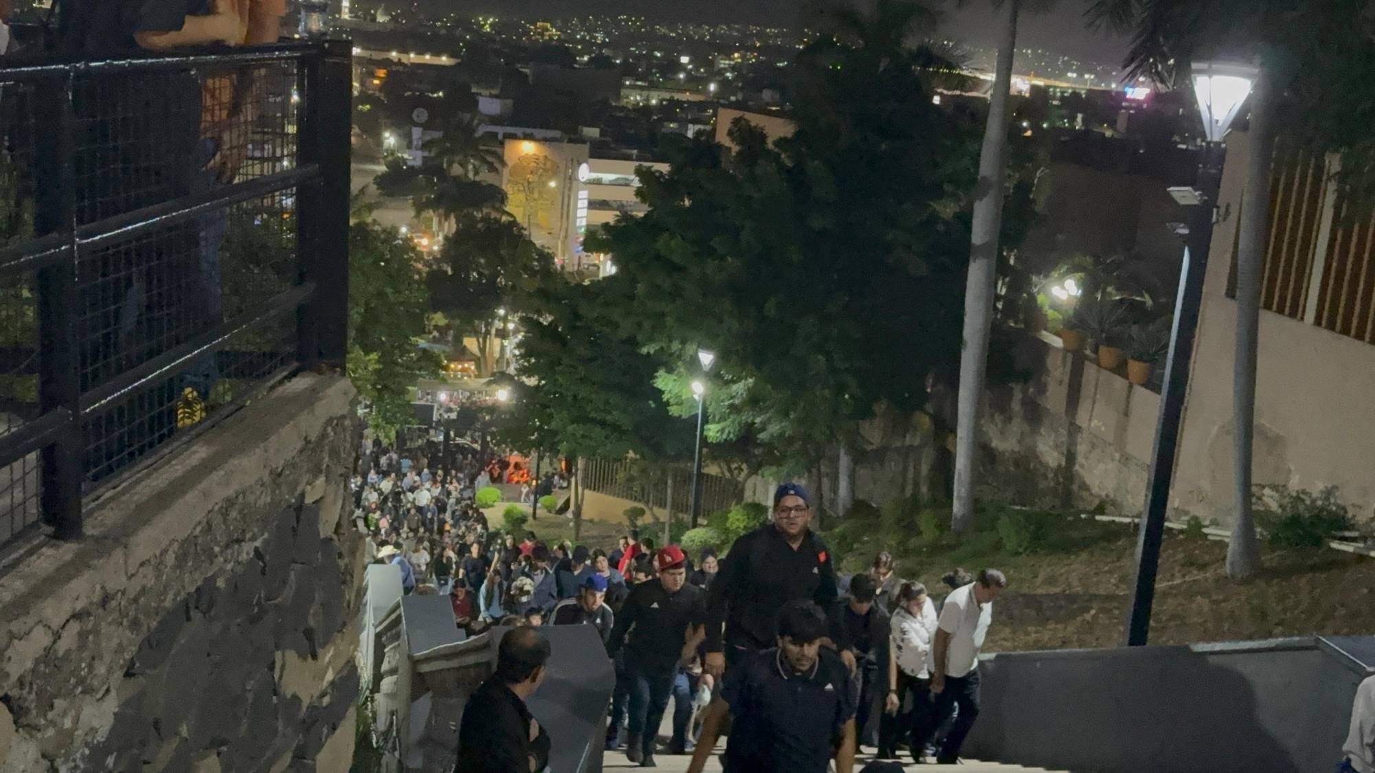 $!Cientos de peregrinos celebran a la Virgen de Guadalupe en La Lomita de Culiacán
