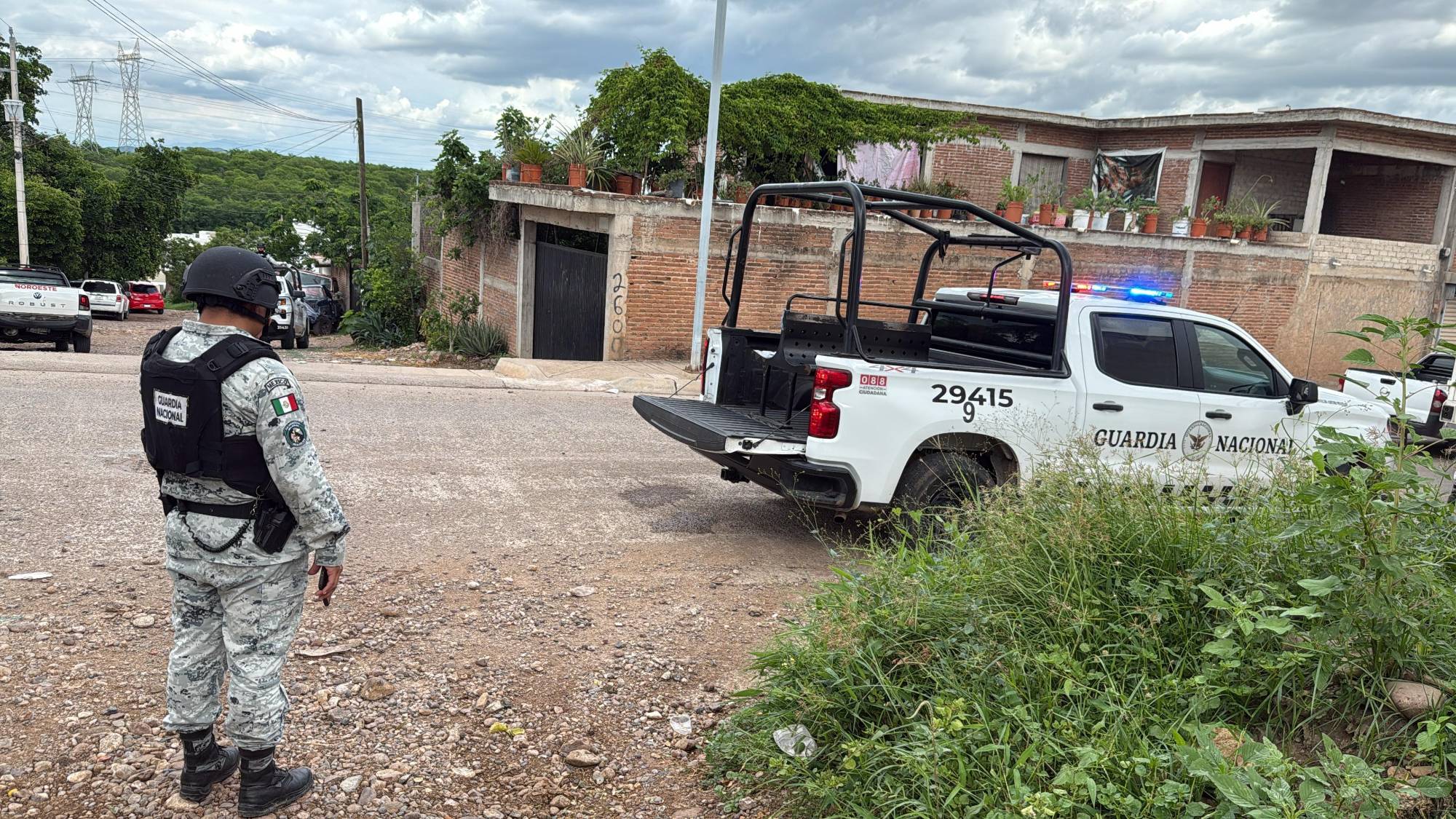 $!Dejan un herido y aseguran un domicilio tras reporte de un ataque armado en la colonia Nueva Galaxia, en Culiacán