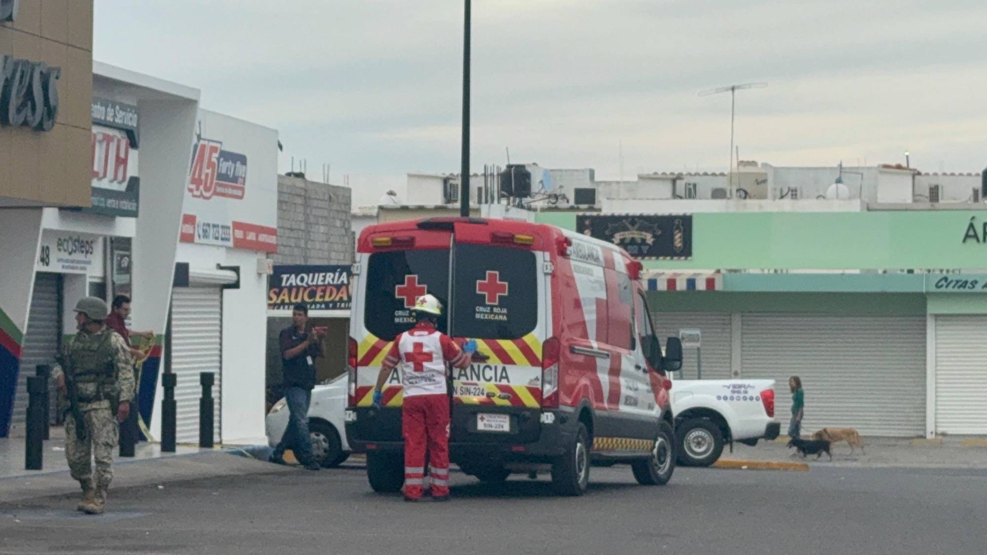 $!Le roban y agreden a balazos a un hombre frente a una iglesia del sector La Conquista, al norte de Culiacán