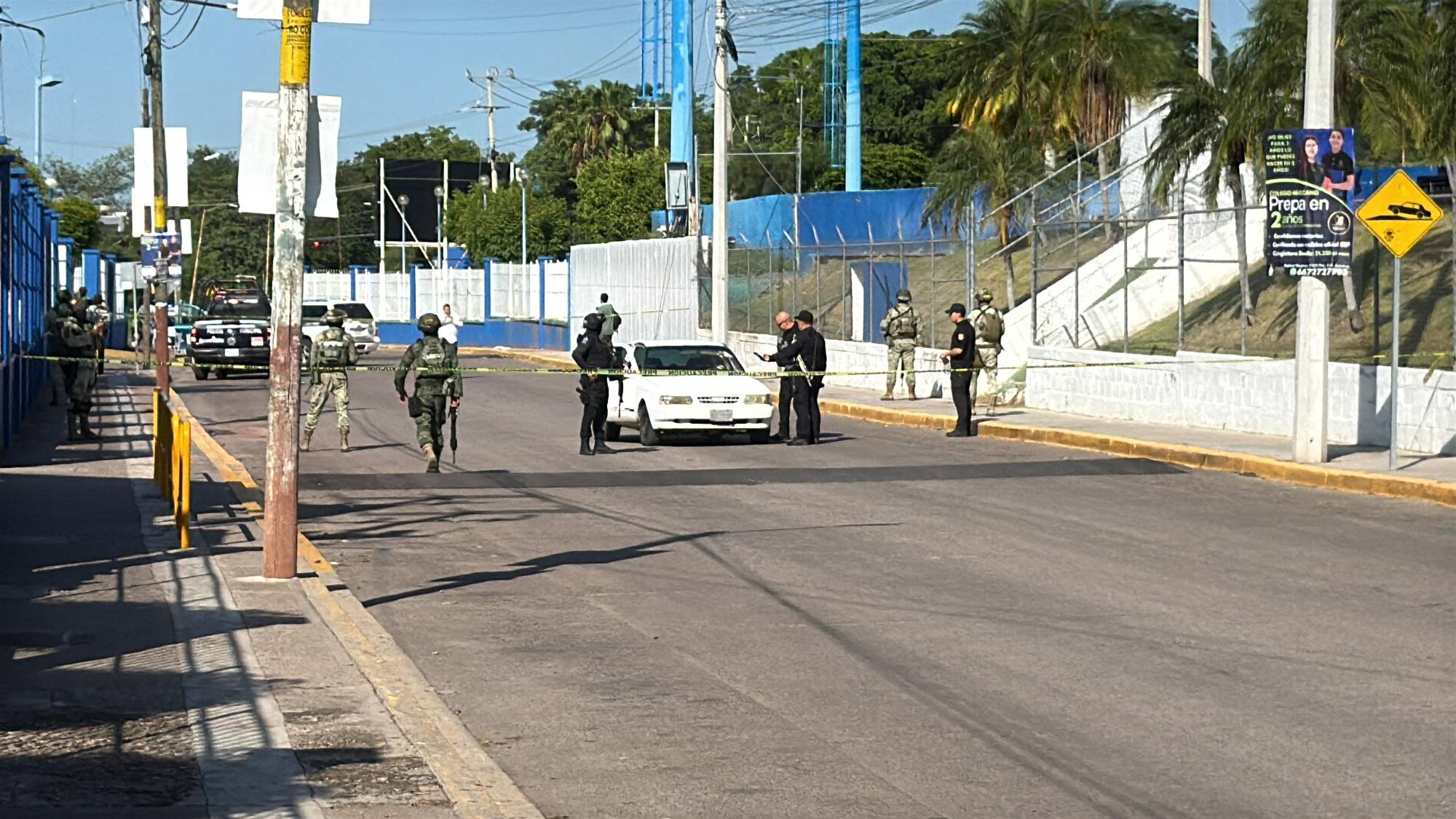 $!Matan a policía municipal frente a la prepa Zapata en Culiacán