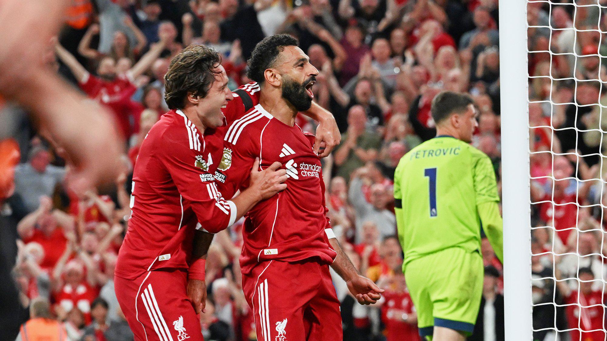 $!Liverpool arranca con triunfo agónico y homenaje eterno a Diogo Jota