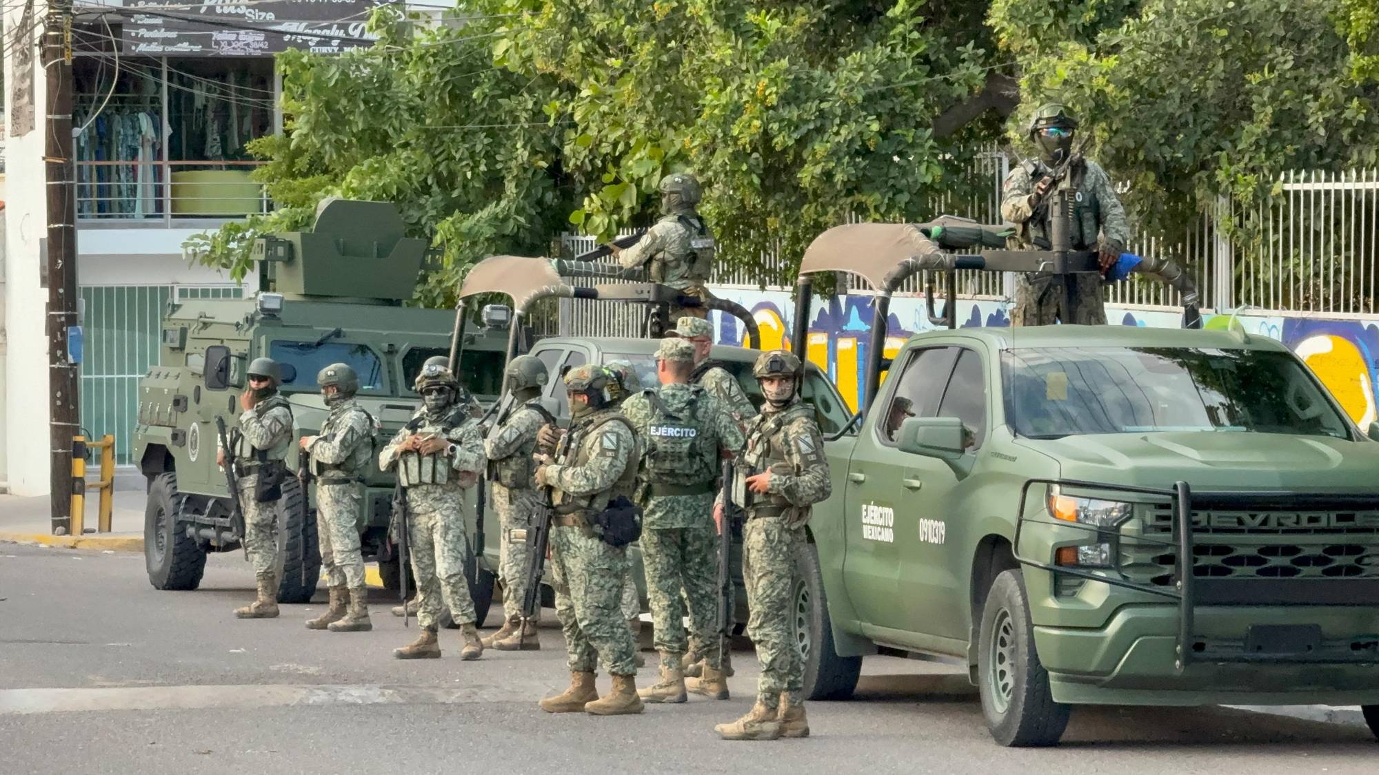 $!Hieren de bala a un hombre frente a ferretería de la Lázaro Cárdenas, en Culiacán; se lo llevaron a un hospital