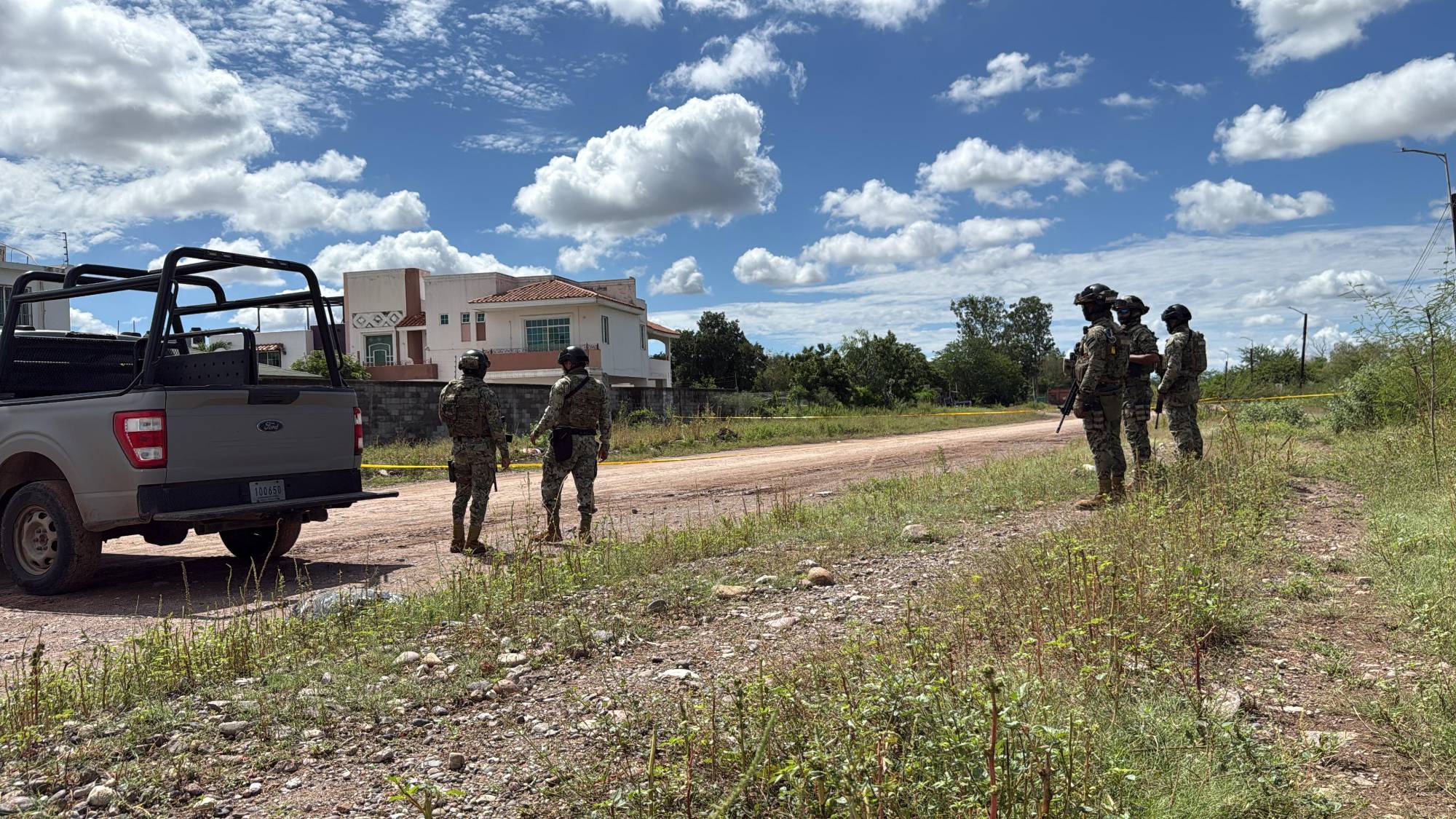 $!Hallan un hombre asesinado atrás de las instalaciones del Congreso del Estado, en Culiacán
