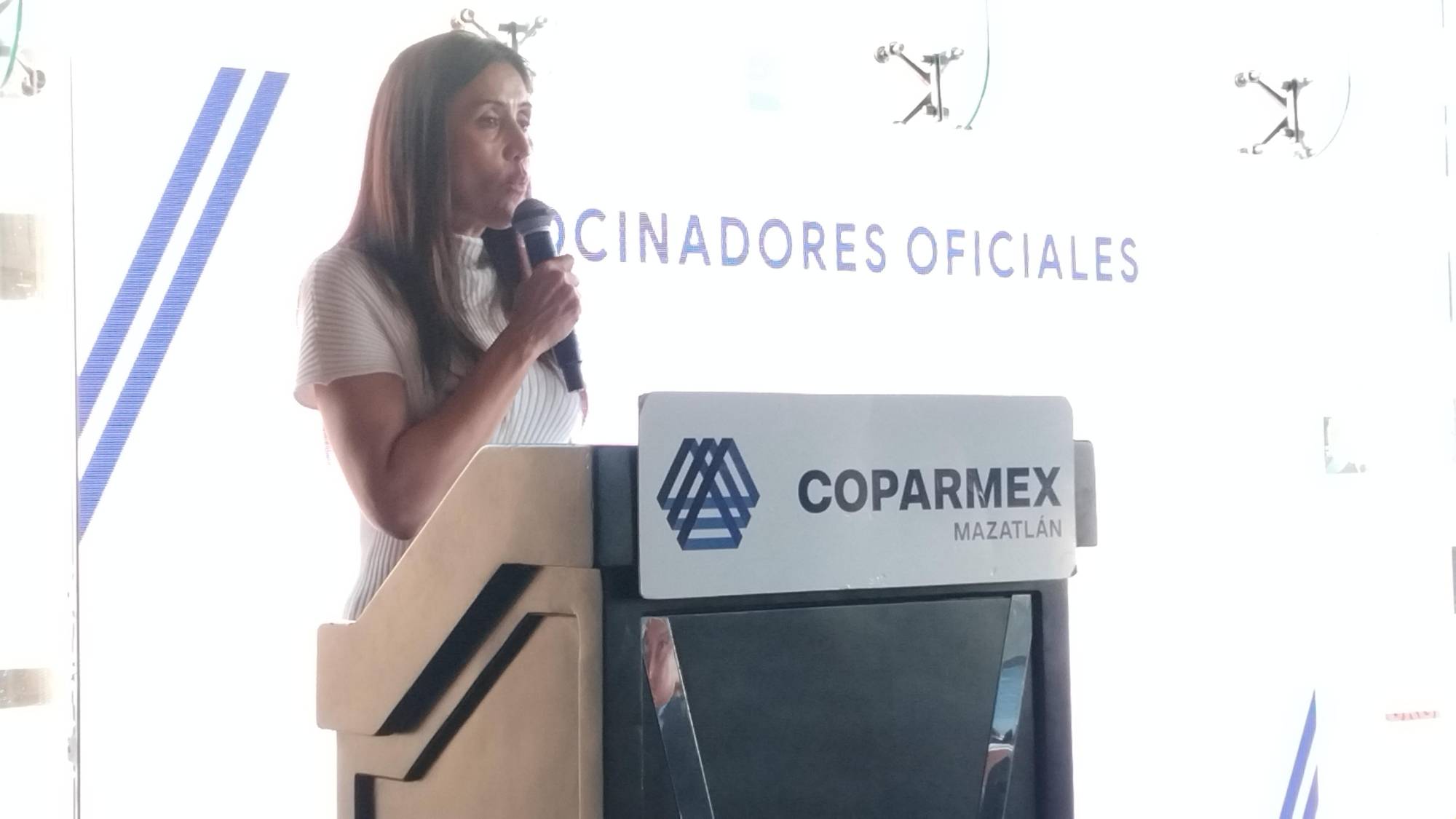 $!Verónica Estrada, presidenta de Coparmex expresó un mensaje a los asistentes.