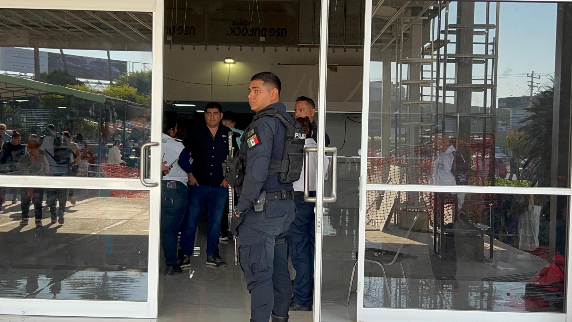 $!Se manifiestan pacientes de oncología del IMSS por desabasto de medicamento