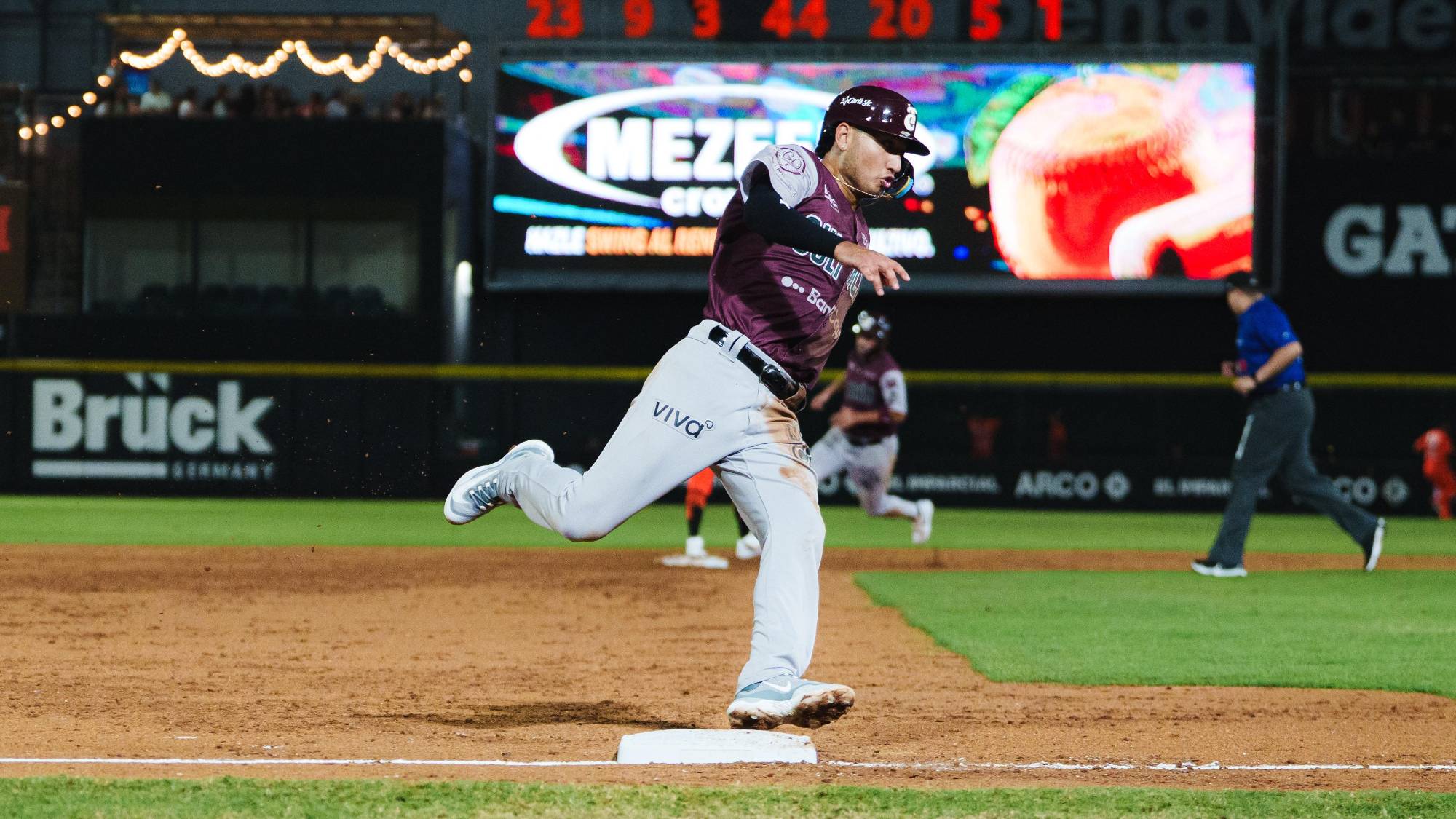 $!¡Tomateros se llevan el duelo de alto voltaje en Hermosillo!
