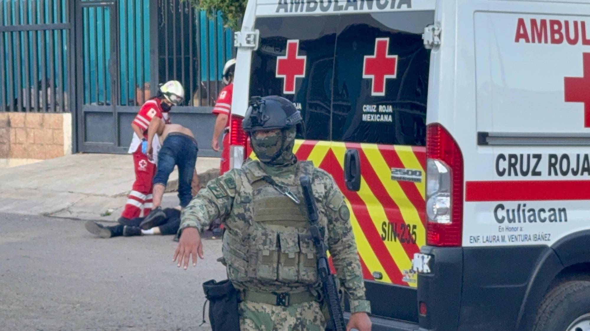 $!Asesinan con arma corta a un hombre en las calles del fraccionamiento Santa Rocío, en Culiacán