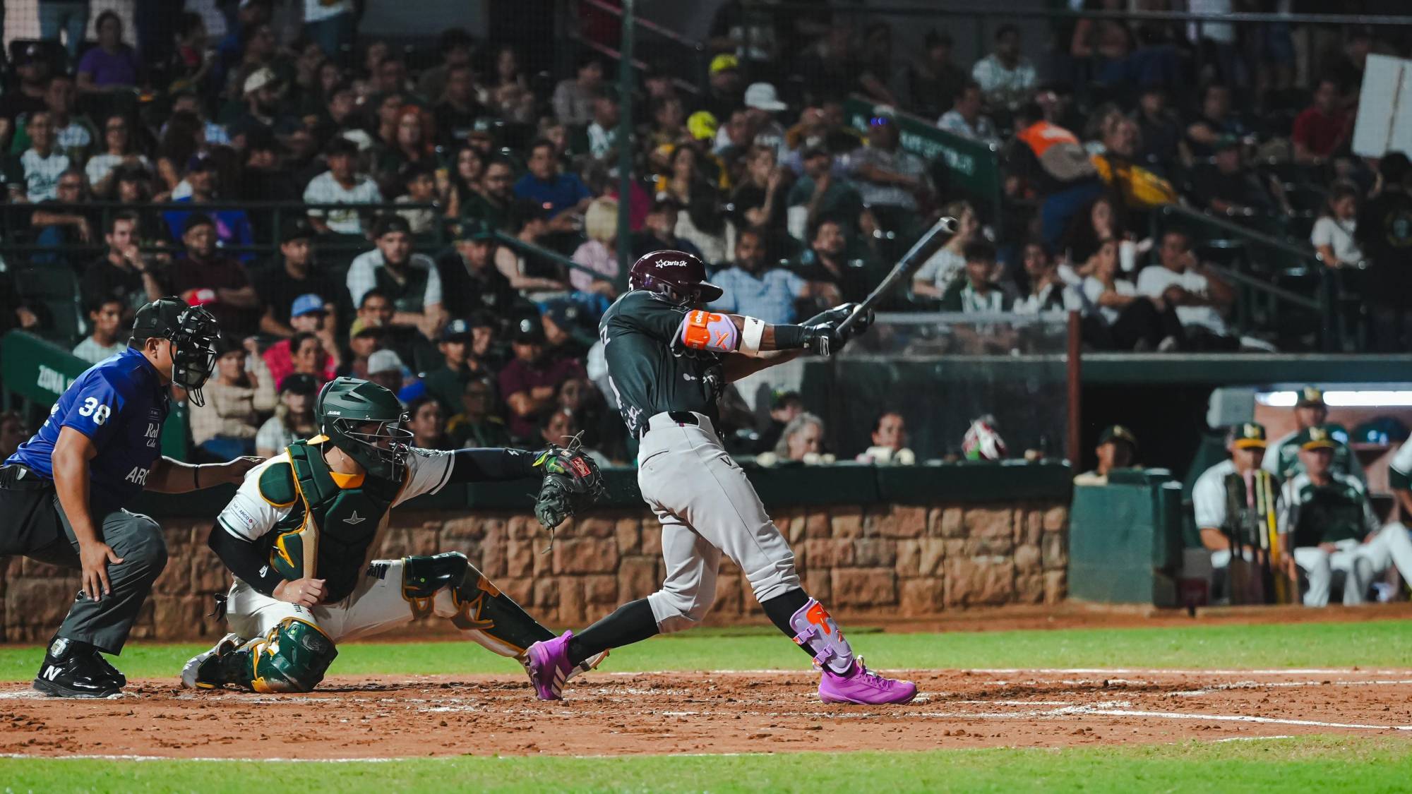 $!Cañeros se impone en 10 peleadas entradas a Tomateros