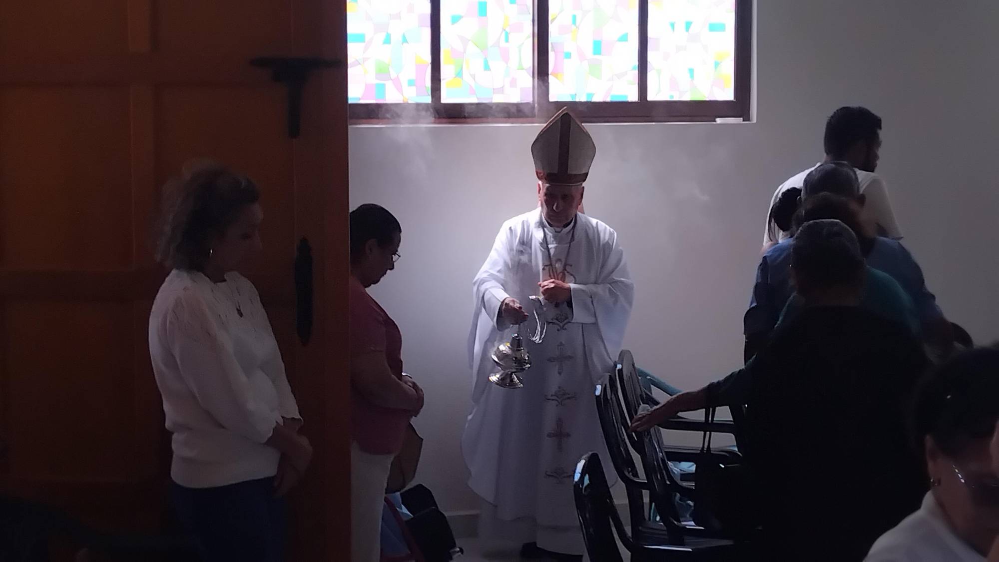 $!Religiosas y fieles participaron en la ceremonia de bendición del templo dedicado a Jesucristo.