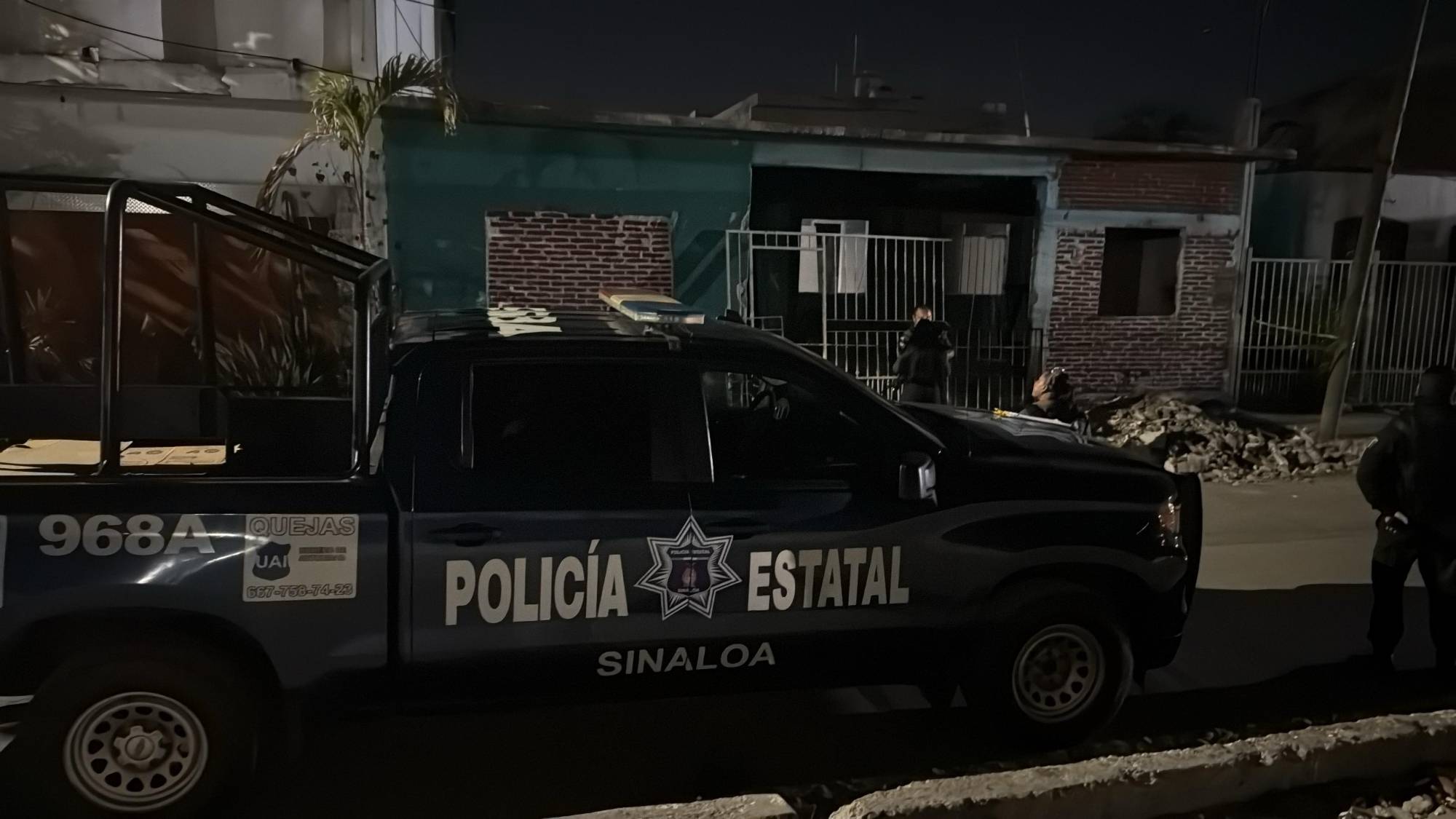 $!Hallan a dos hombres asesinados en domicilio de la colonia Universidad 94, en Culiacán