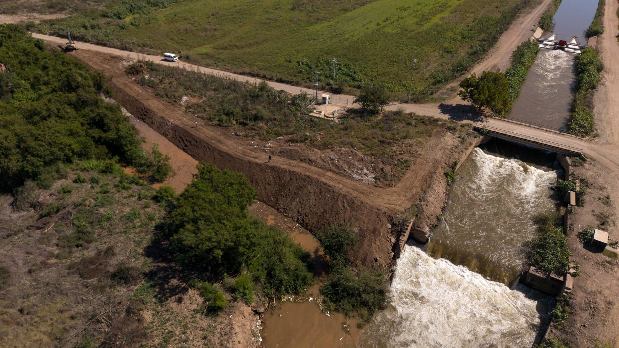 $!Mantiene Gobierno de Culiacán programa de limpieza y desazolve de arroyos pluviales activo