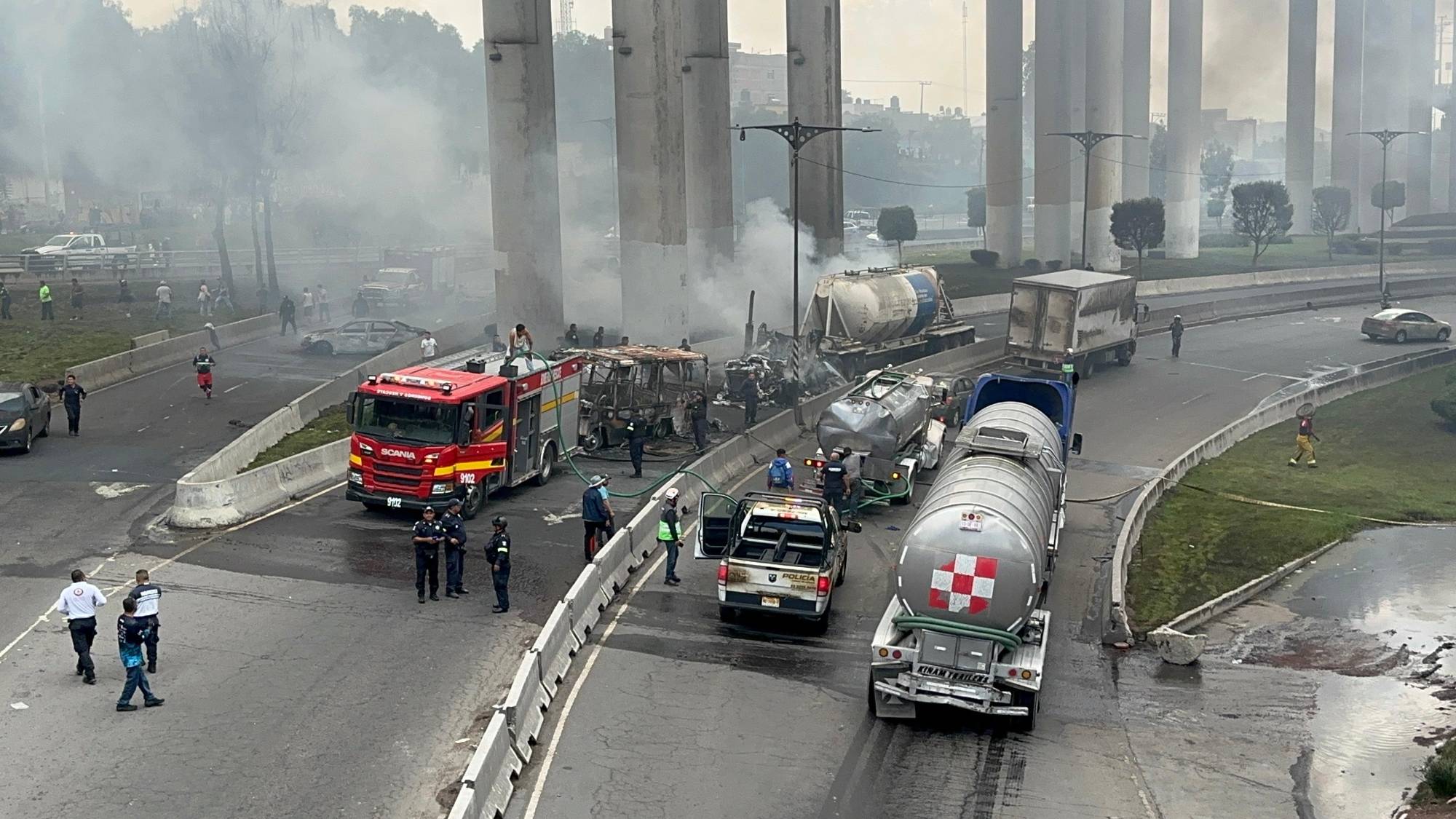 $!Explosión de pipa de gas deja 3 muertos y 70 heridos en la CDMX