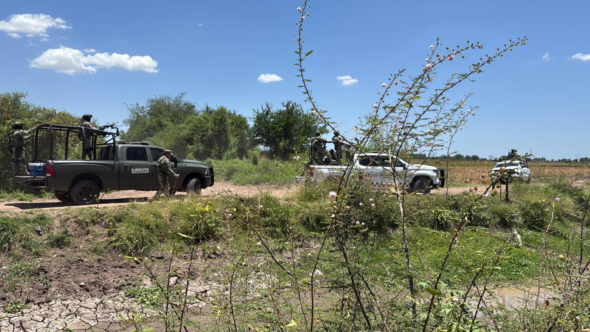 $!Detienen a dos civiles tras enfrentamiento contra militares en Navolato, uno de ellos se encuentra lesionado