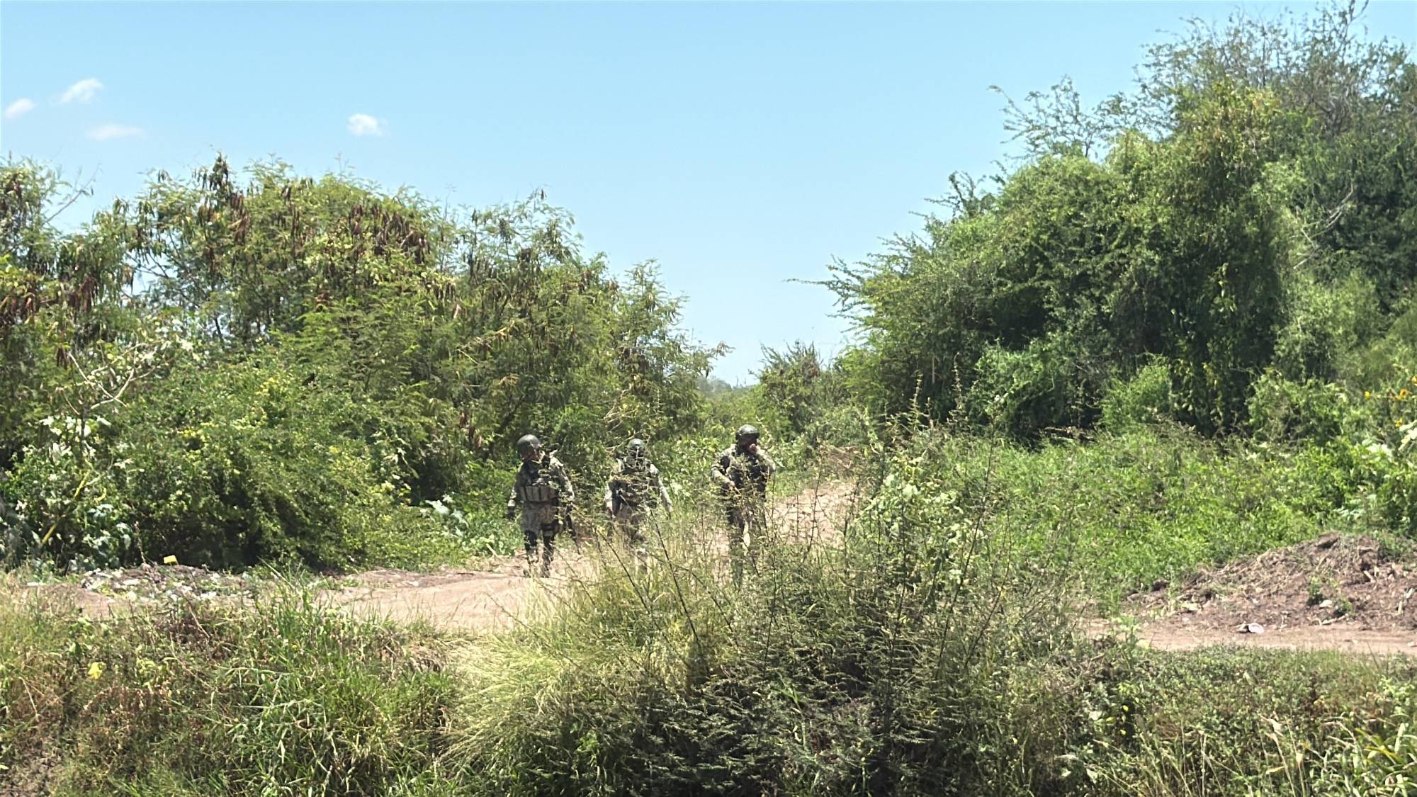 $!Detienen a dos civiles tras enfrentamiento contra militares en Navolato, uno de ellos se encuentra lesionado
