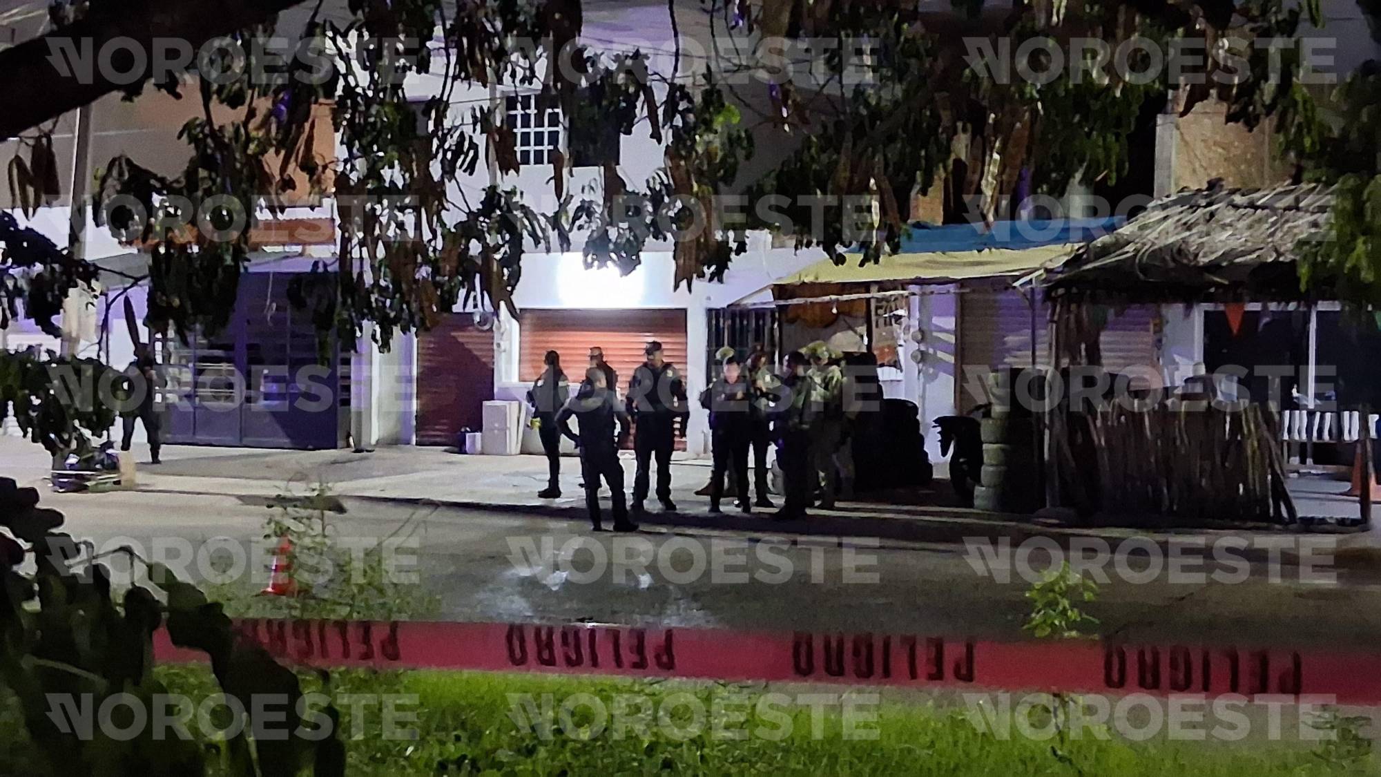$!Con disparos atacan a motociclista afuera de una llantera del fraccionamiento Chulavista, en Mazatlán