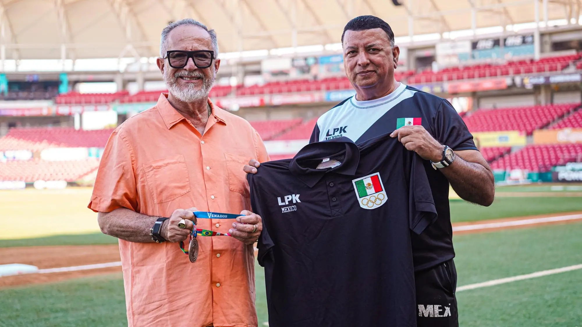 $!Venados de Mazatlán celebra cosecha de medallas de karatecas mazatlecos