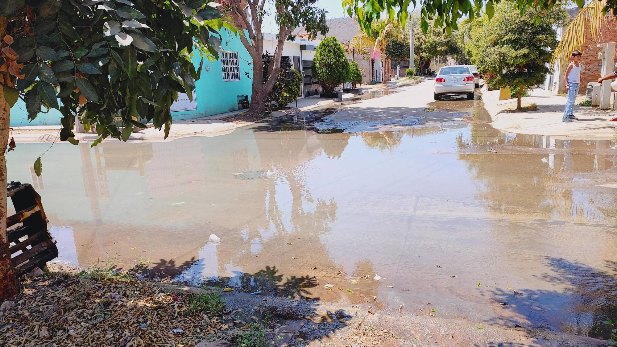 $!Se inundan de aguas negras en calles de Santa Teresa, otra vez, en Mazatlán