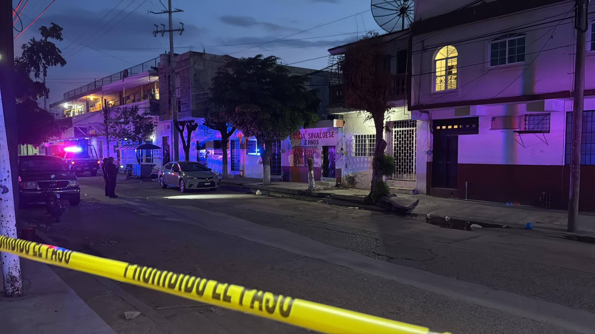 $!Disparan contra un local de música en la colonia Centro de Culiacán; solo se registran daños materiales