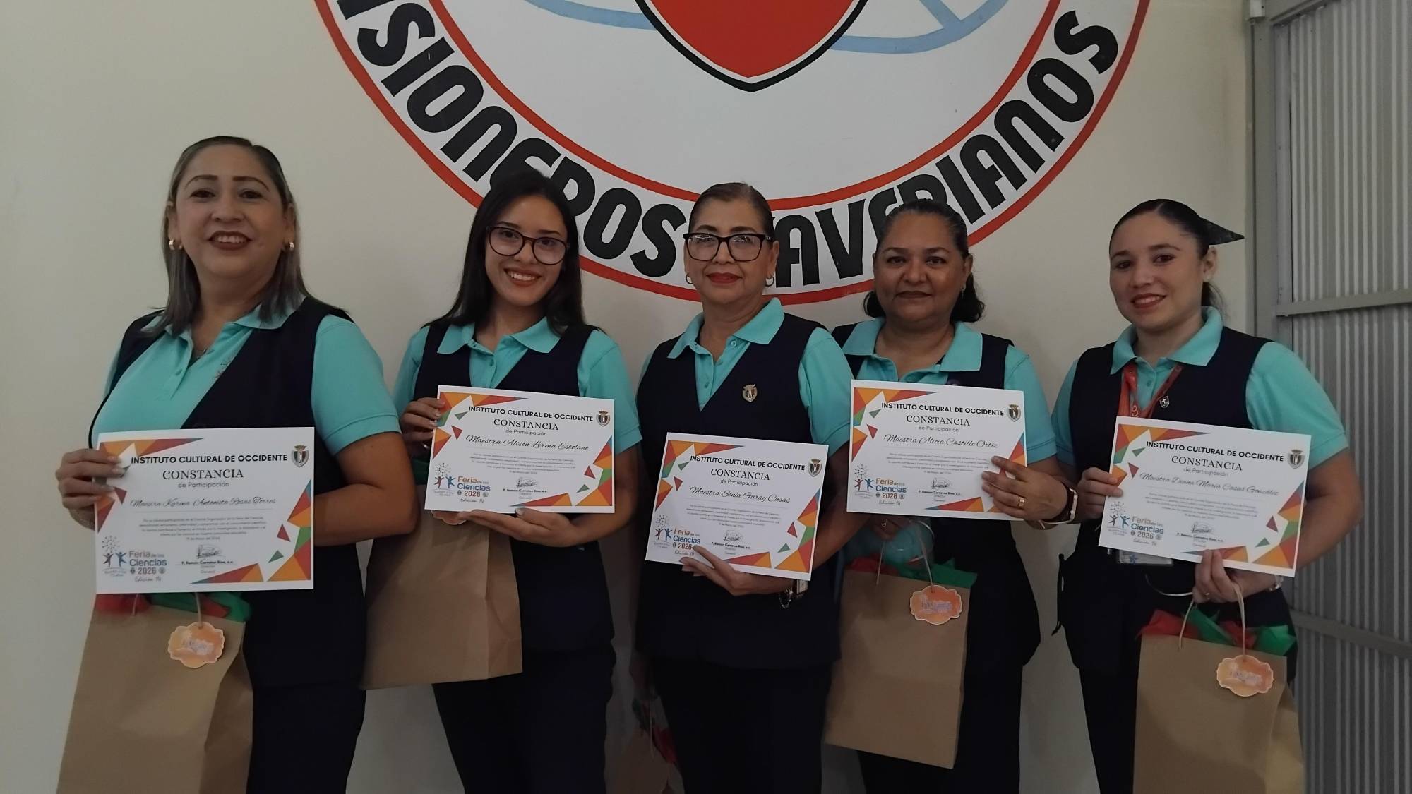 $!Las profesoras Karina Rosas, Alison Lerma, Sonia Garay, Alicia Castillo y Diana Casas recibieron reconocimientos.
