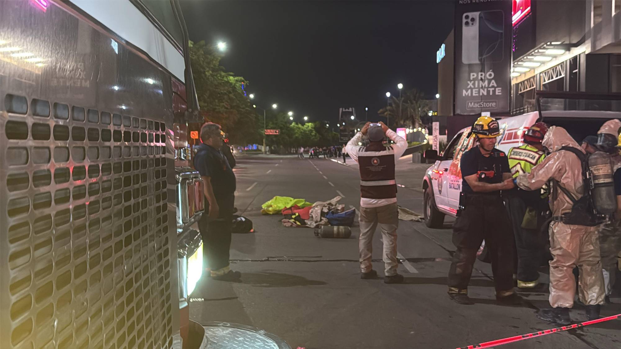 $!Evacuan plaza comercial en el sector Tres Ríos de Culiacán por fuga de gas tóxico