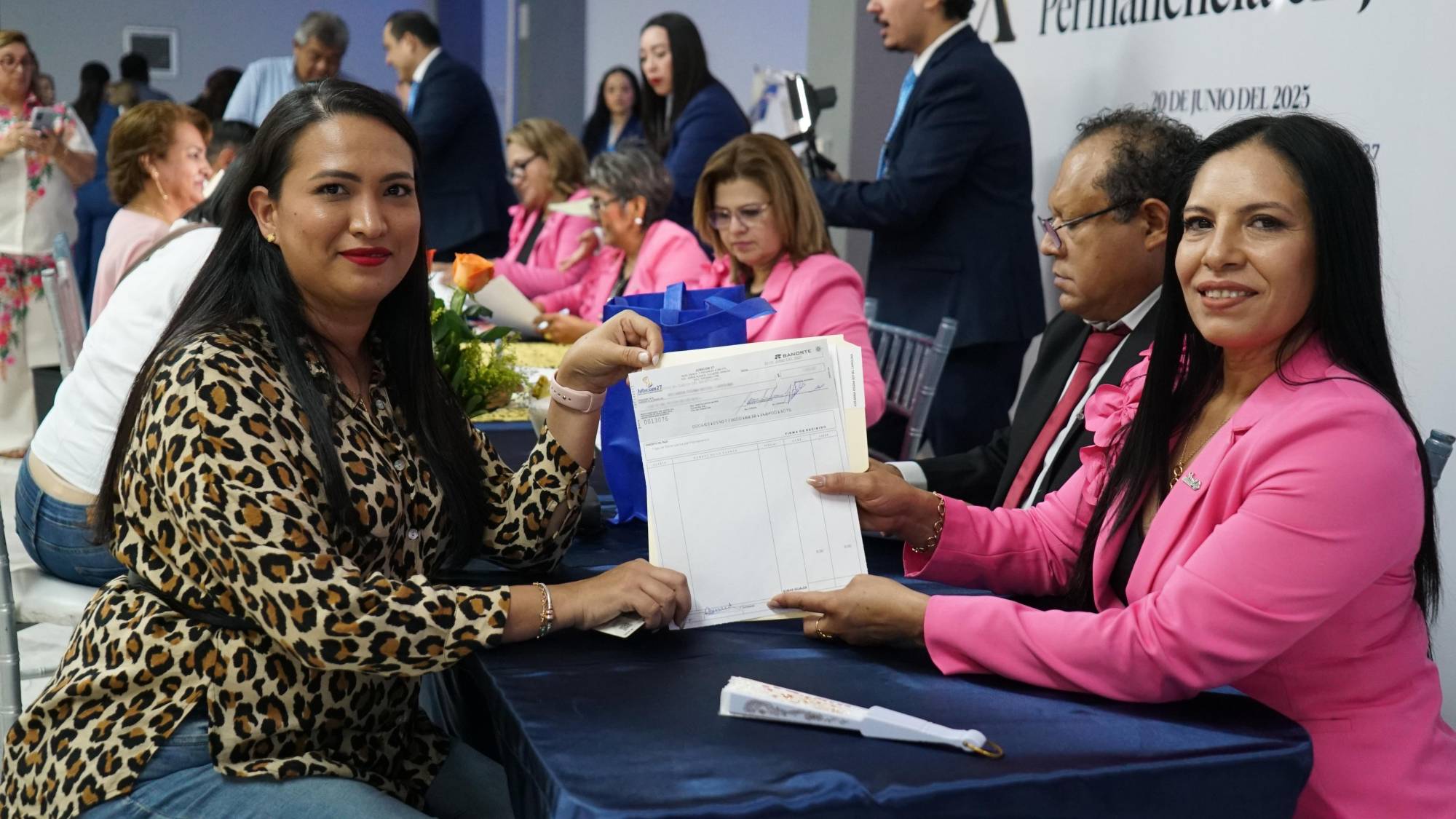 $!X Entrega de Recompensas por Permanencia a Socios de JUBICOM 27.