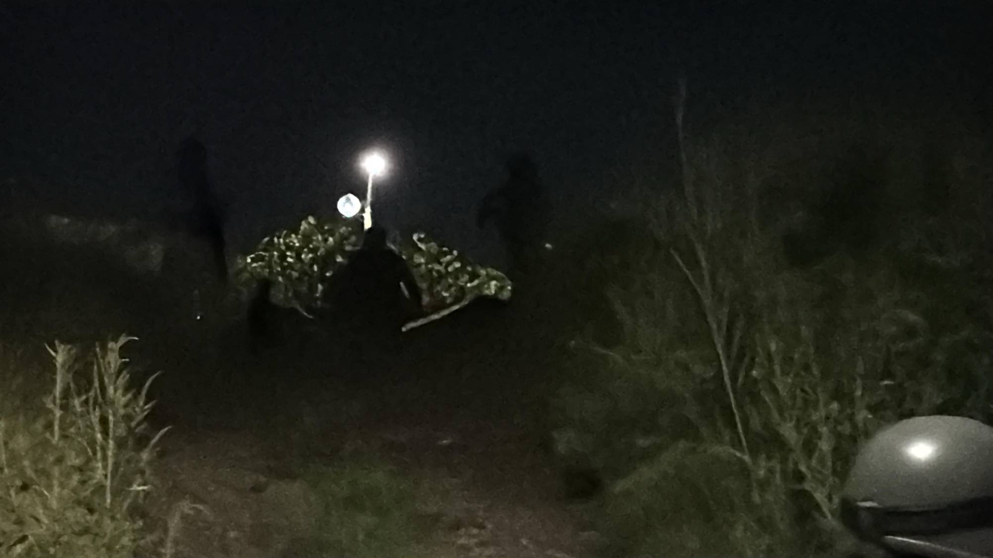 $!Hallan a mujer asesinada en predio baldío del sector San Isidro, en Culiacán