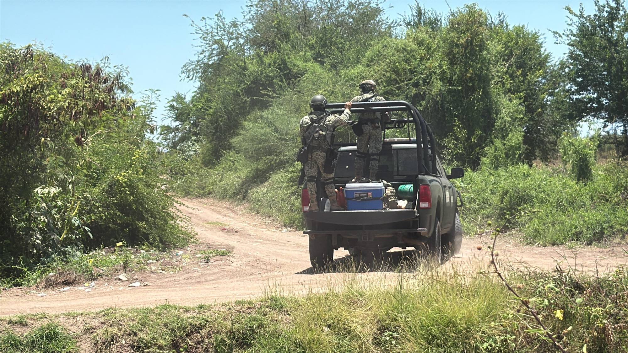 $!Detienen a dos civiles tras enfrentamiento contra militares en Navolato, uno de ellos se encuentra lesionado