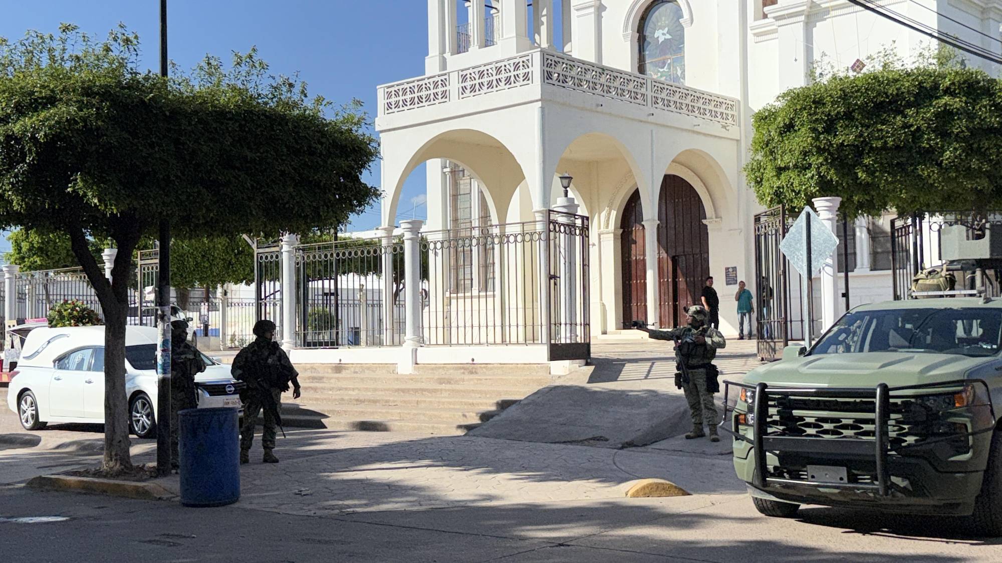 $!Samira fue alcanzada por una de las balas cuando salía de la escuela: Policías la asistieron y llevaron a un hospital