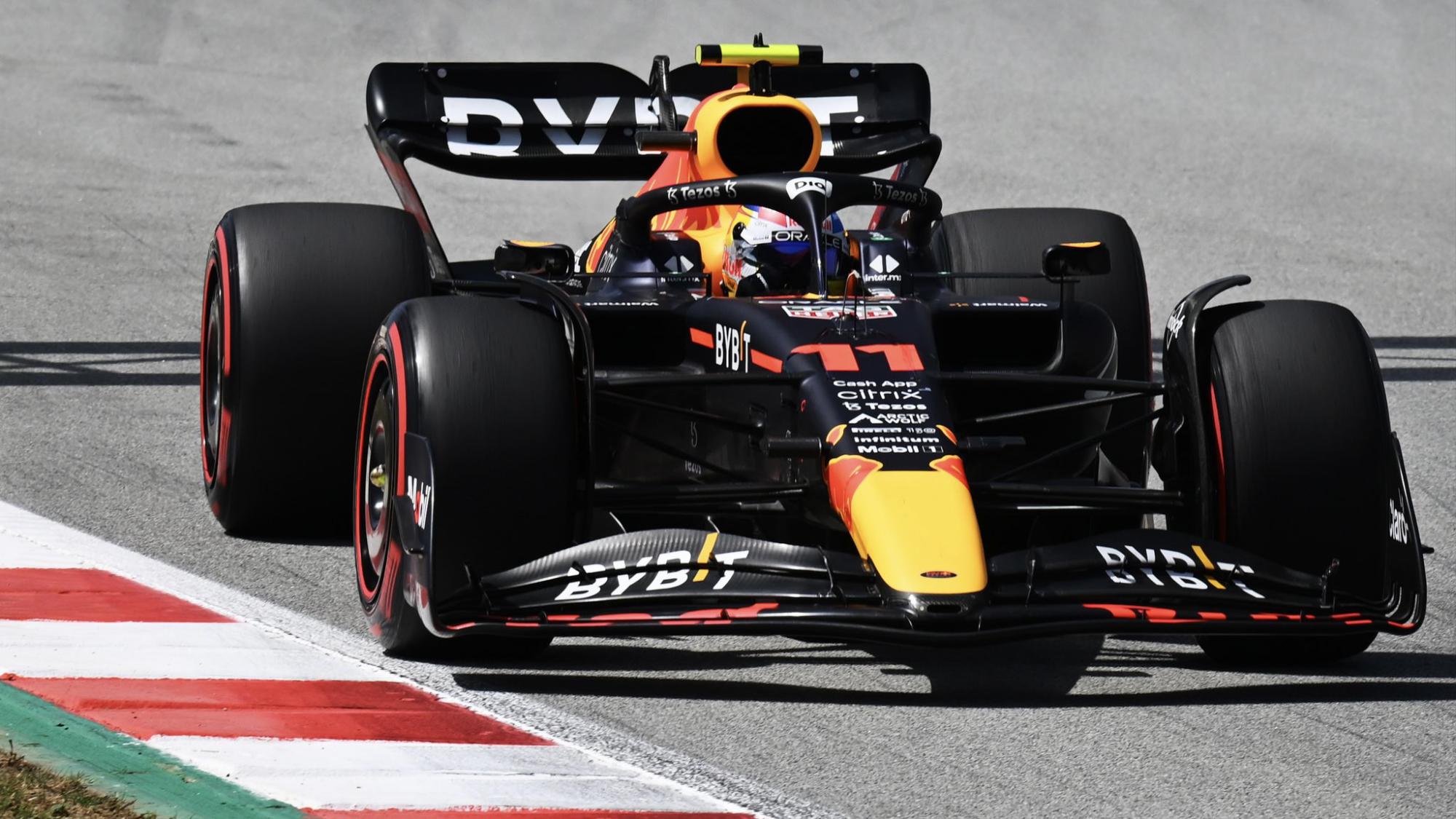 $!Checo Pérez es segundo en el Gran Premio de España al cederle la punta a Verstappen