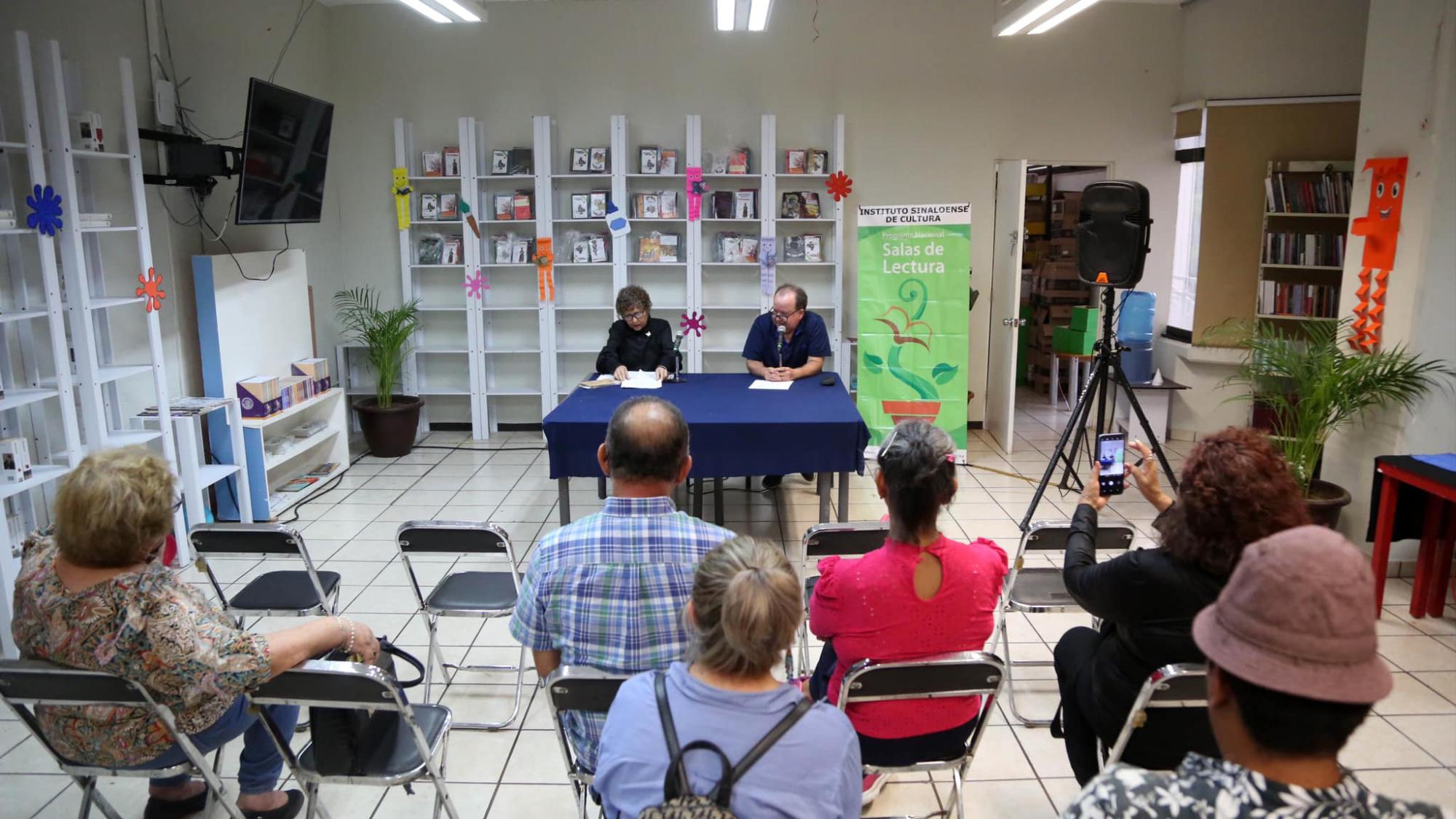 $!El público escuchó atento la conferencia.