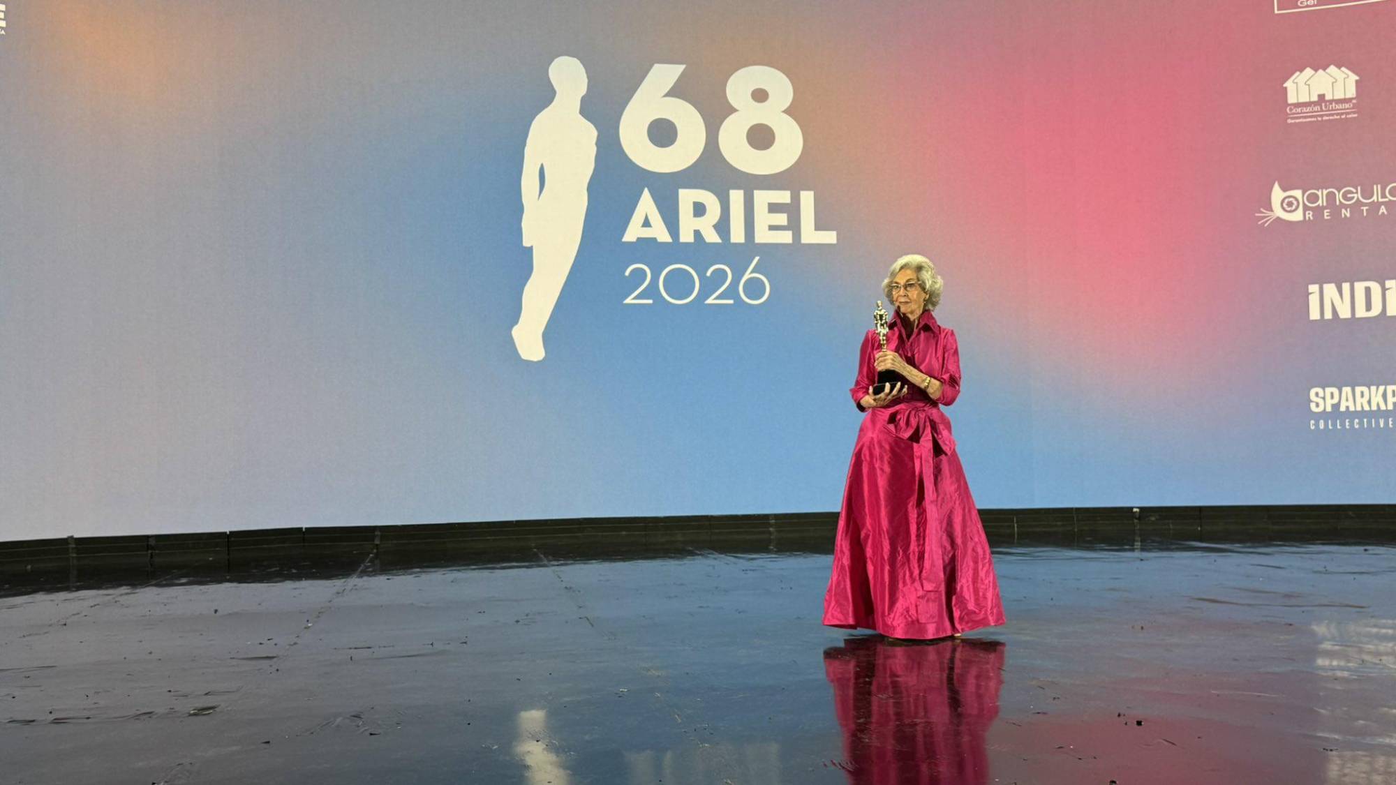 $!Rosita Arenas ganó el Ariel de Oro a la trayectoria cinematográfica.