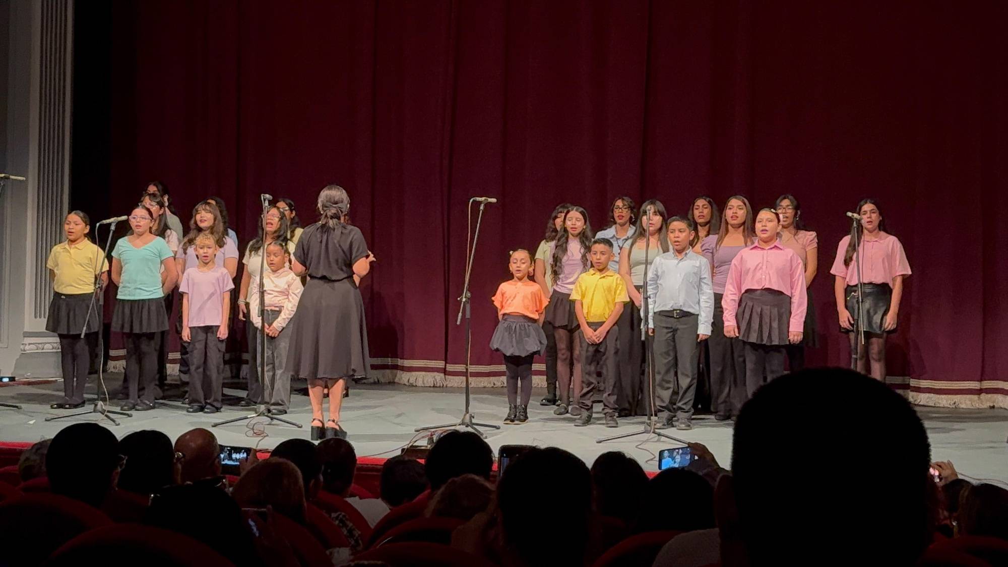 $!Talento rosarense conquista Festival Cultural: ‘Raíces de Plata’ destaca en gala del ISIC