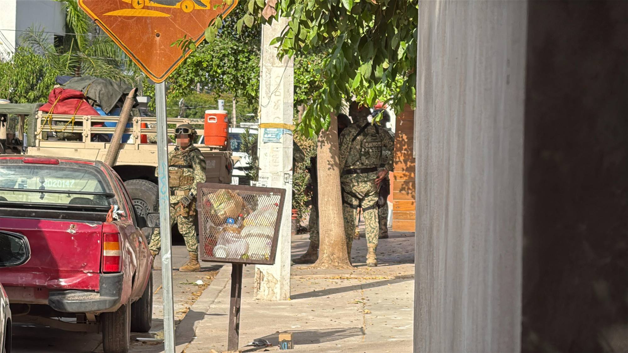 $!Aseguran domicilio en la Obrero Campesino en medio de operativo militar en Culiacán