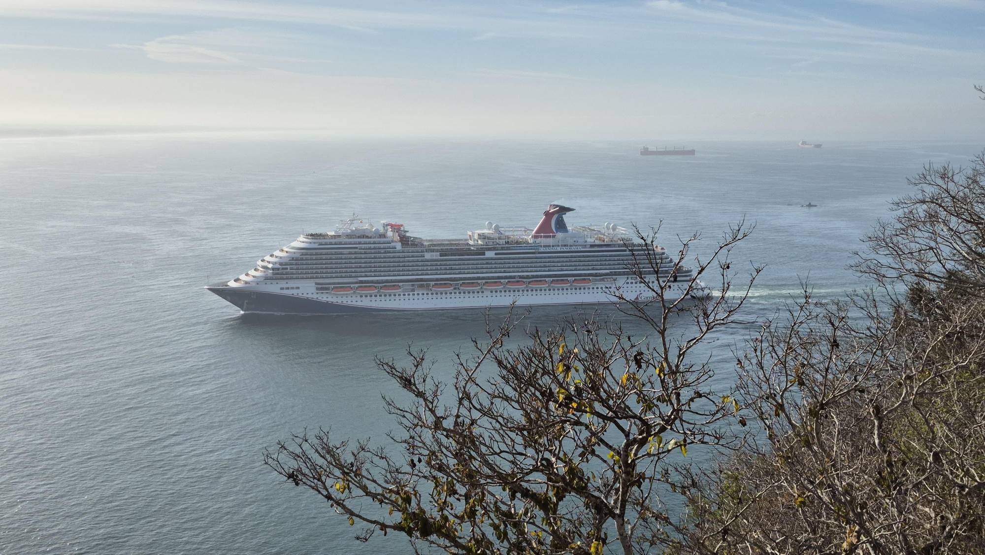 $!Entrada al puerto de Mazatlán del crucero Carnival Panorama.