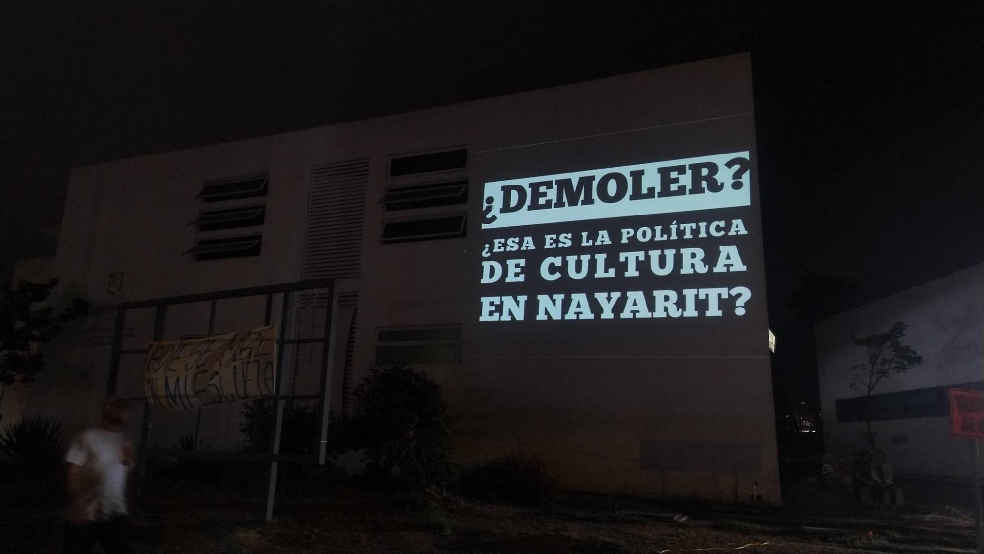 $!Demuelen Ciudad de las Artes en Nayarit para construir un estadio de futbol; activistas buscan frenar destrucción con amparo