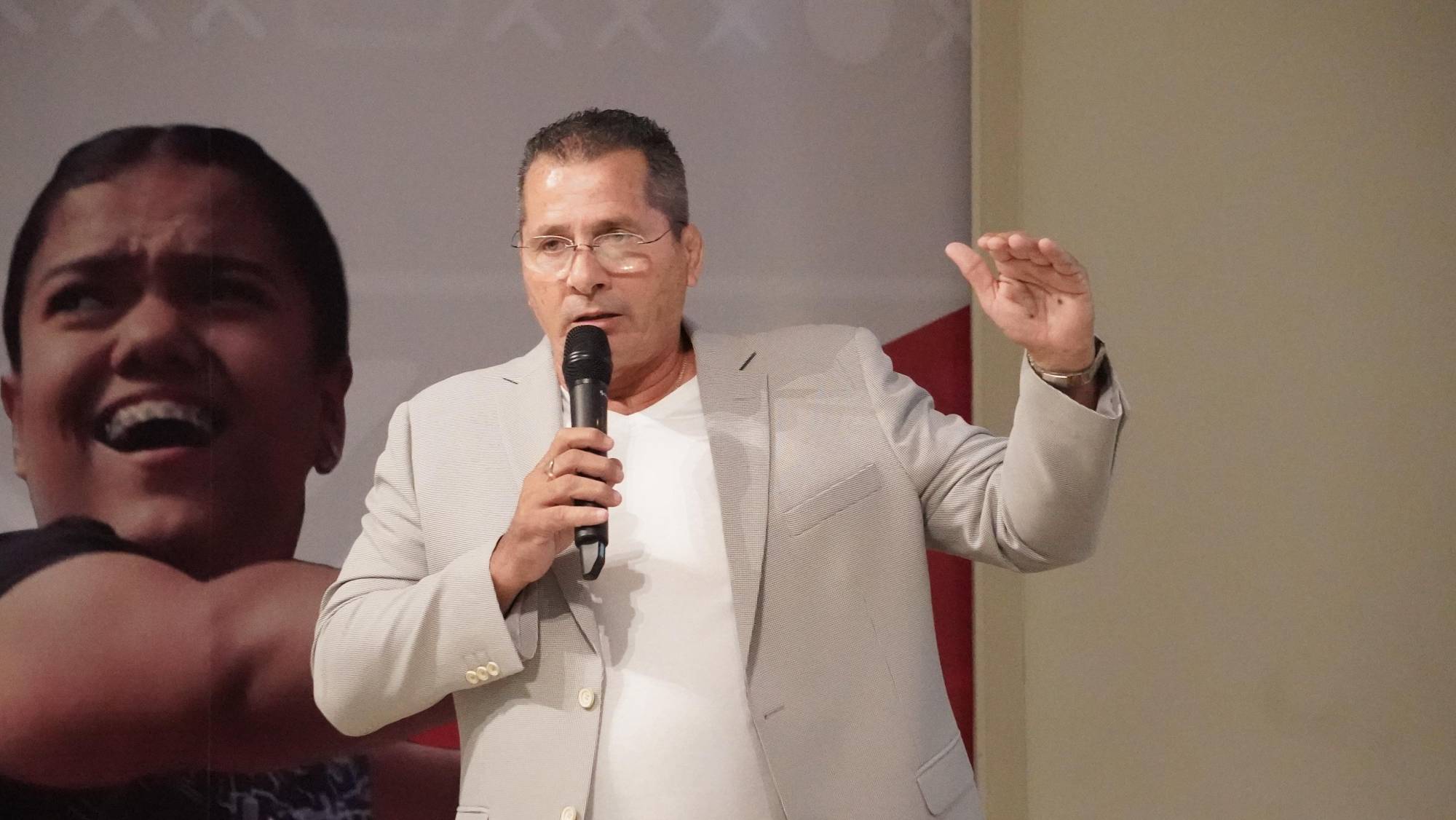 $!Isde fortalece a entrenadores con clínica de lucha encabezada por René Bueno