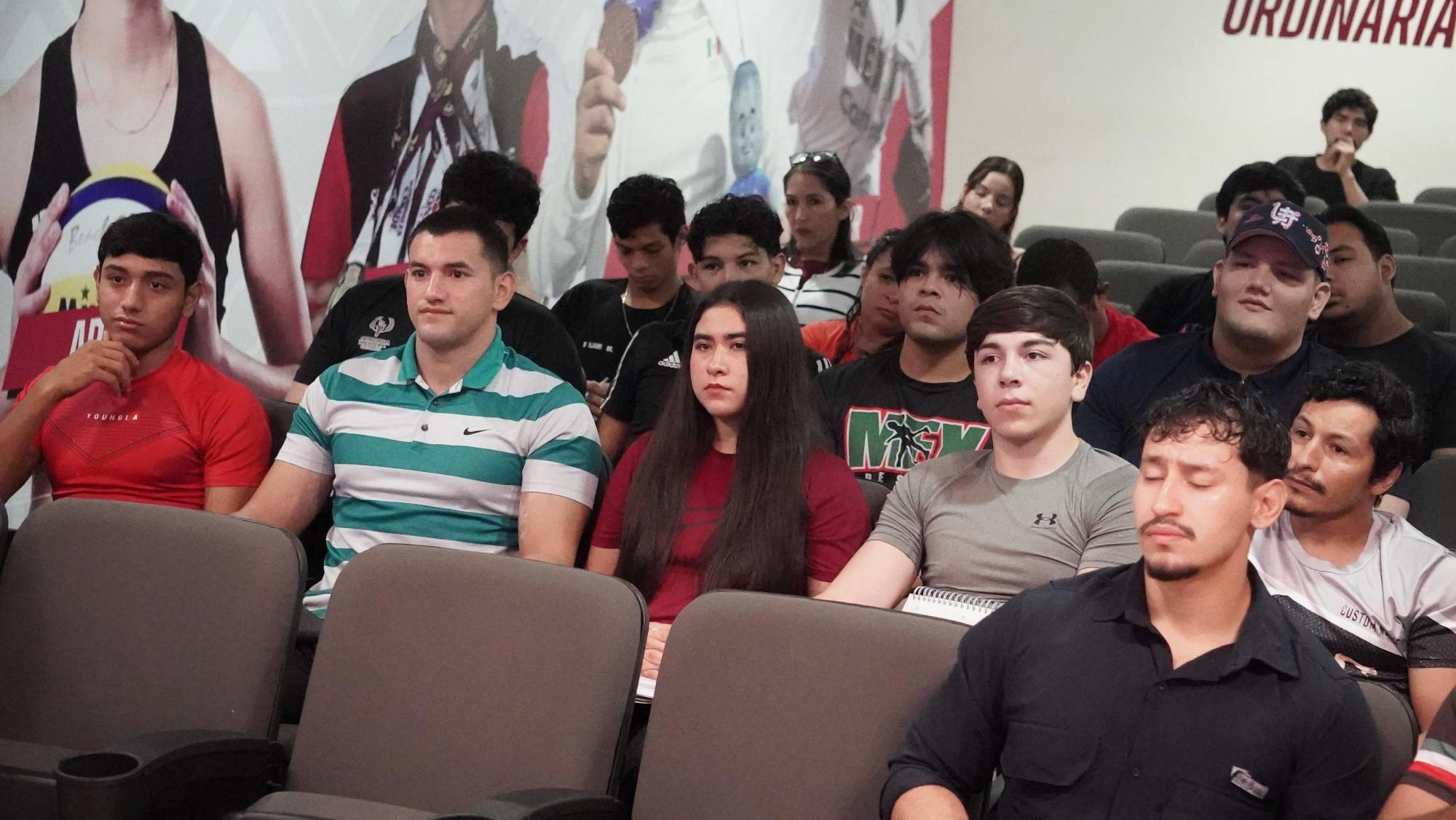 $!Isde fortalece a entrenadores con clínica de lucha encabezada por René Bueno