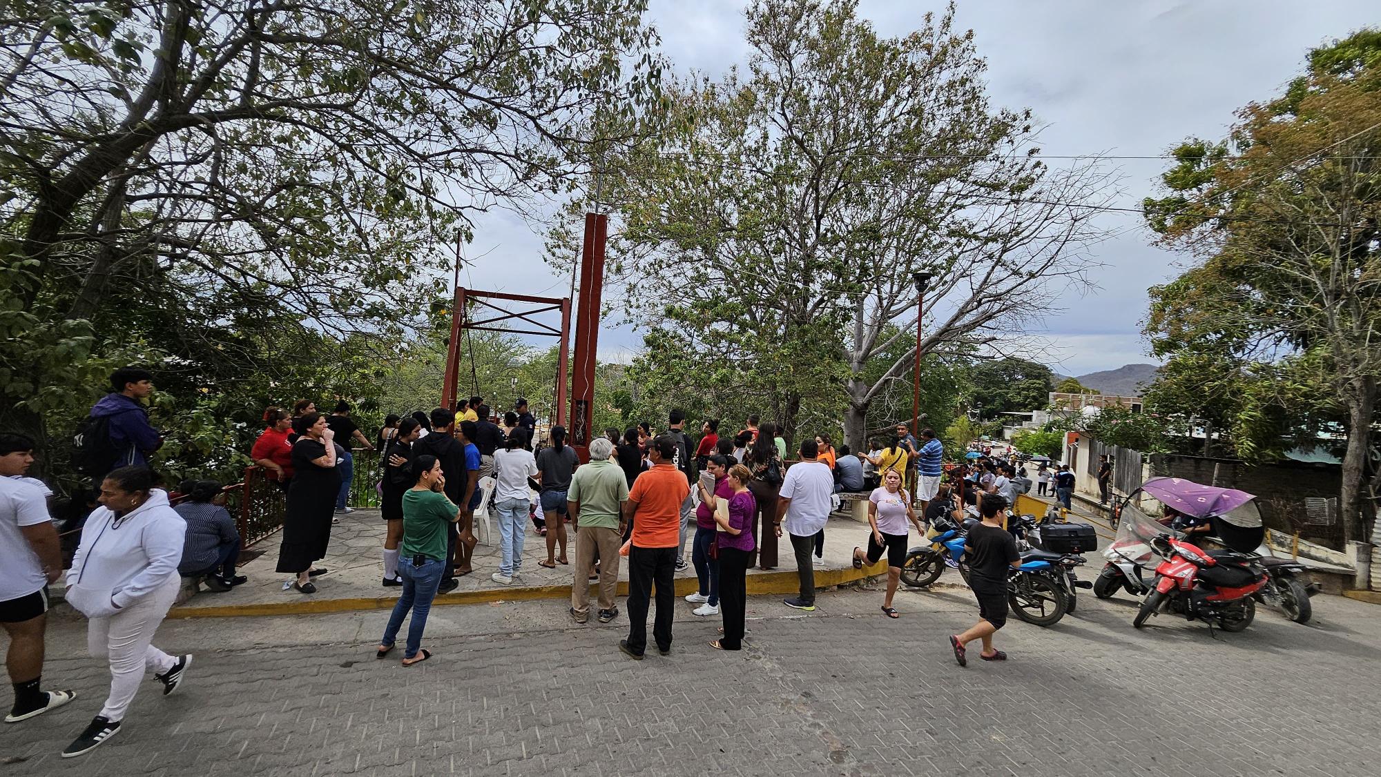 $!Consterna a rosarenses desaparición de menor en aguas de la Laguna de El Iguanero