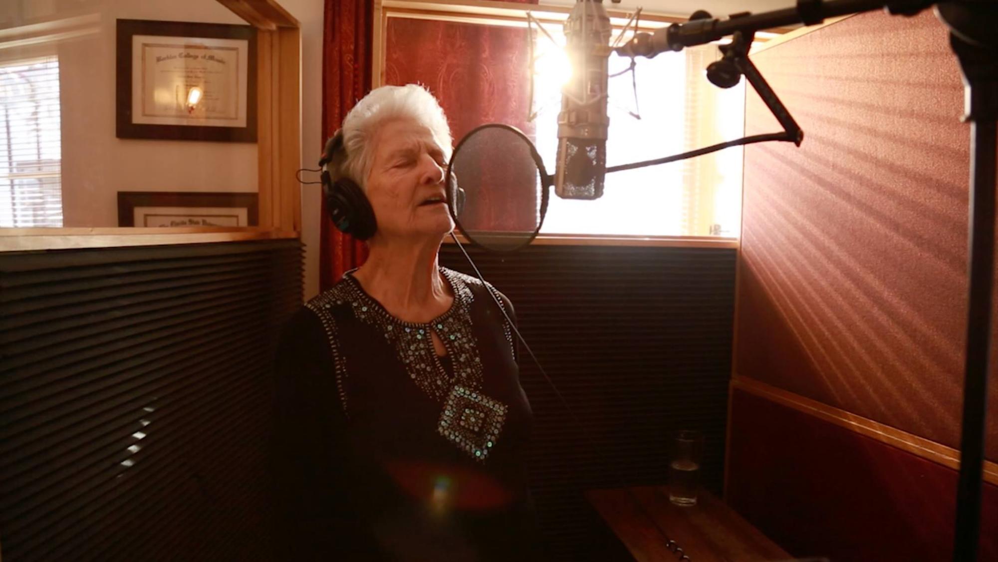 $!A sus 94 años, la cantante cubana Ángela Álvarez está nominada a un Latin Grammy