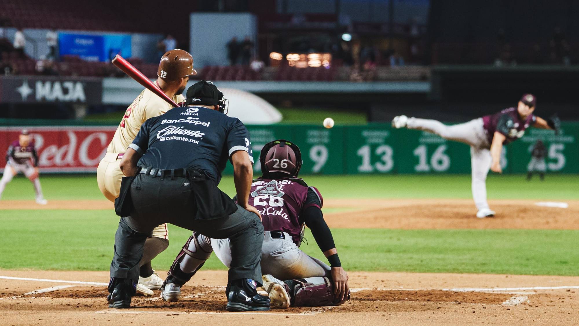 $!Tomateros de Culiacán evita la barrida ante Tucson