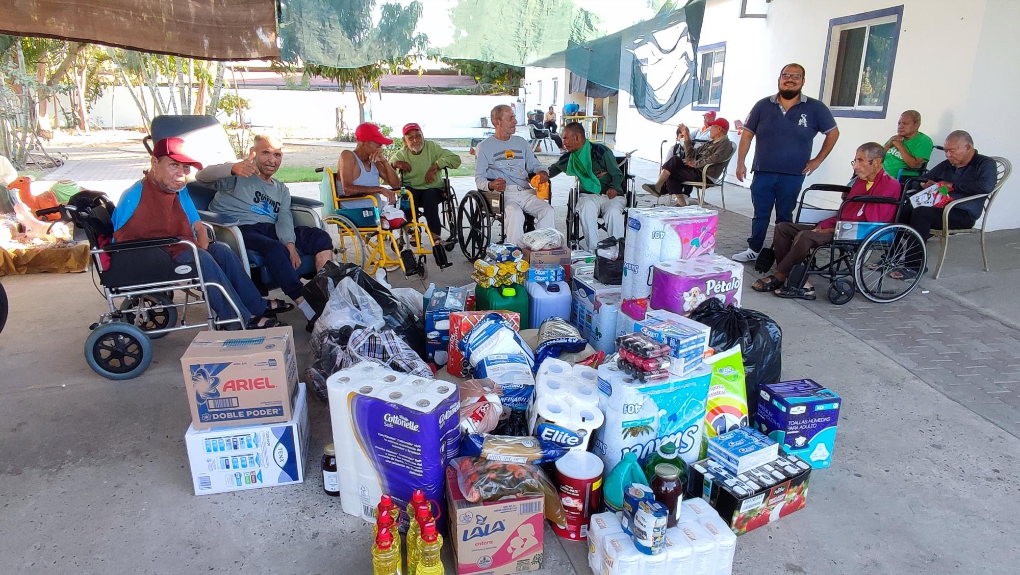 $!Donativos que hacen motociclistas de Mazatlán.
